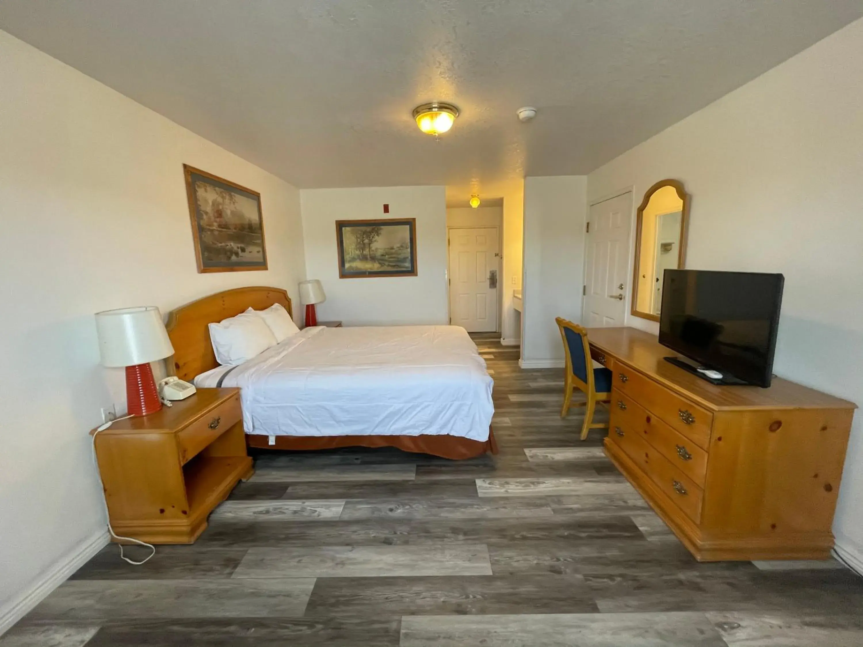 Standard Single Room in Traveler's Inn Carlin NV near Elko Standard Single Room in Traveler's Inn Carlin NV near Elko