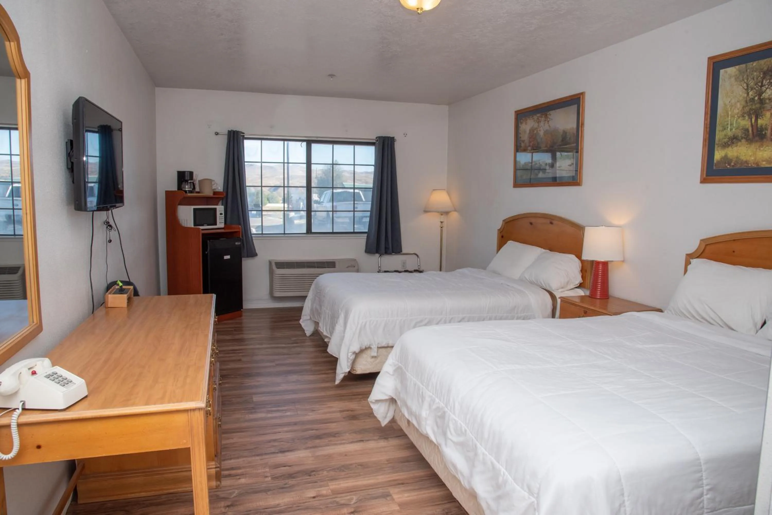 Bed in Traveler's Inn Carlin NV near Elko