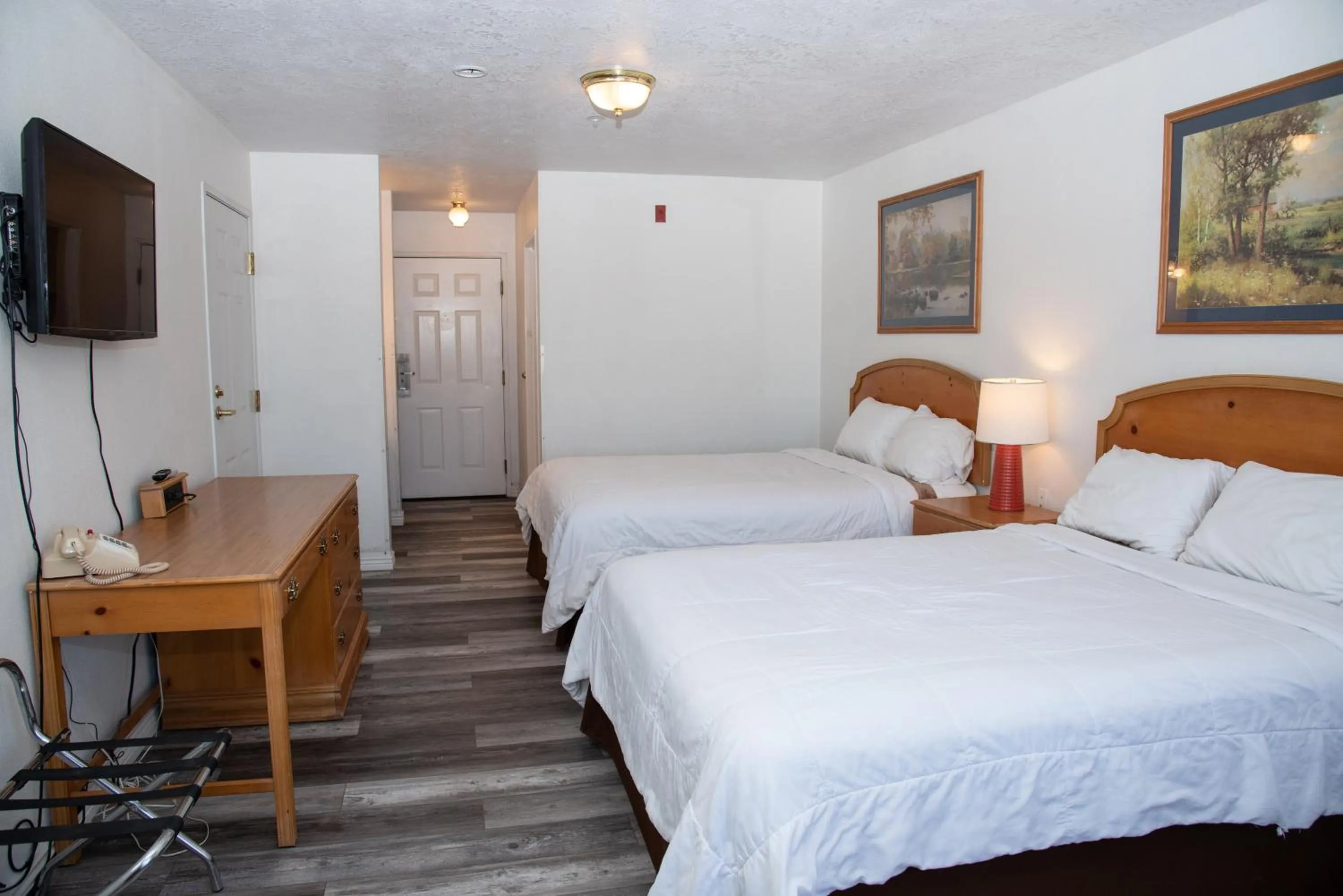 Bed in Traveler's Inn Carlin NV near Elko