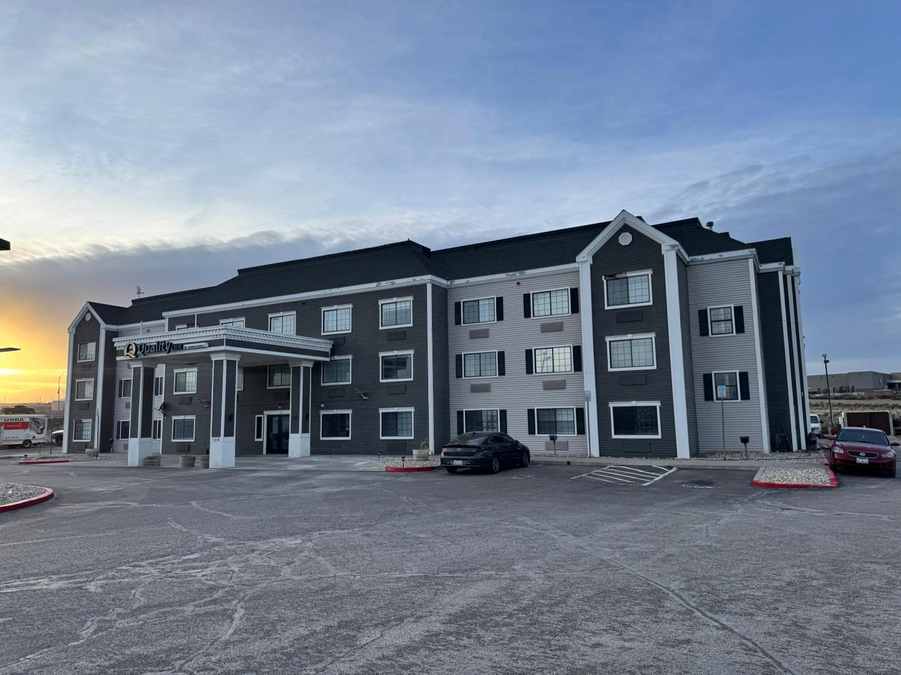 Property building in Quality Inn Carlin