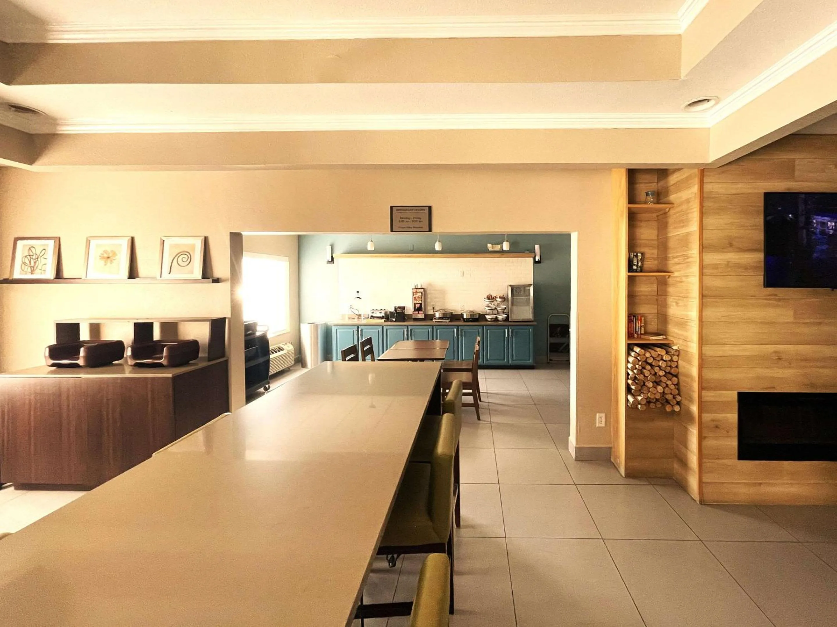 Breakfast in Country Inn & Suites by Radisson, Midway - Tallahassee West