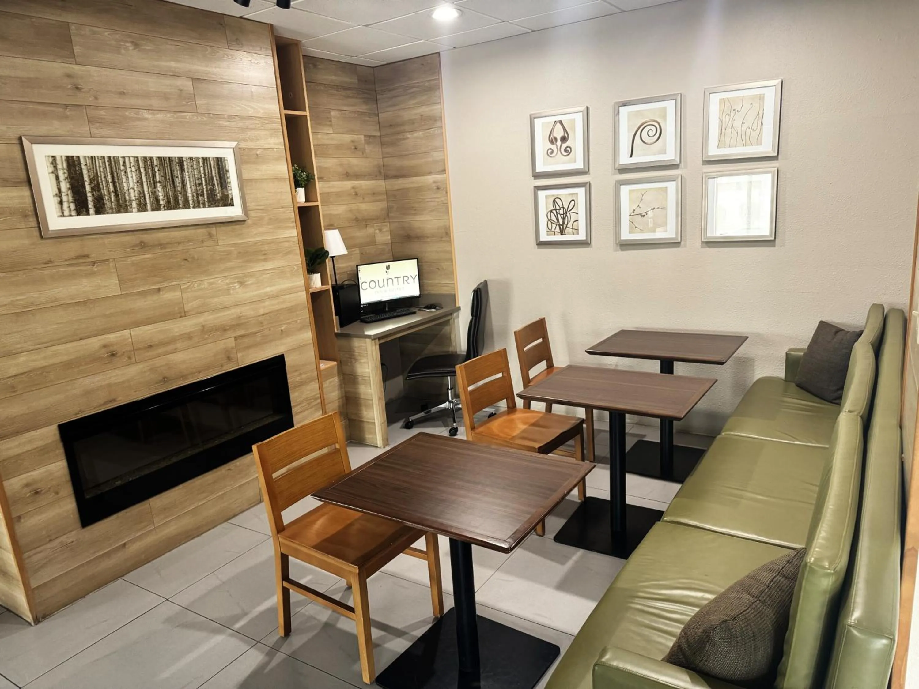 Breakfast in Country Inn & Suites by Radisson, Midway - Tallahassee West