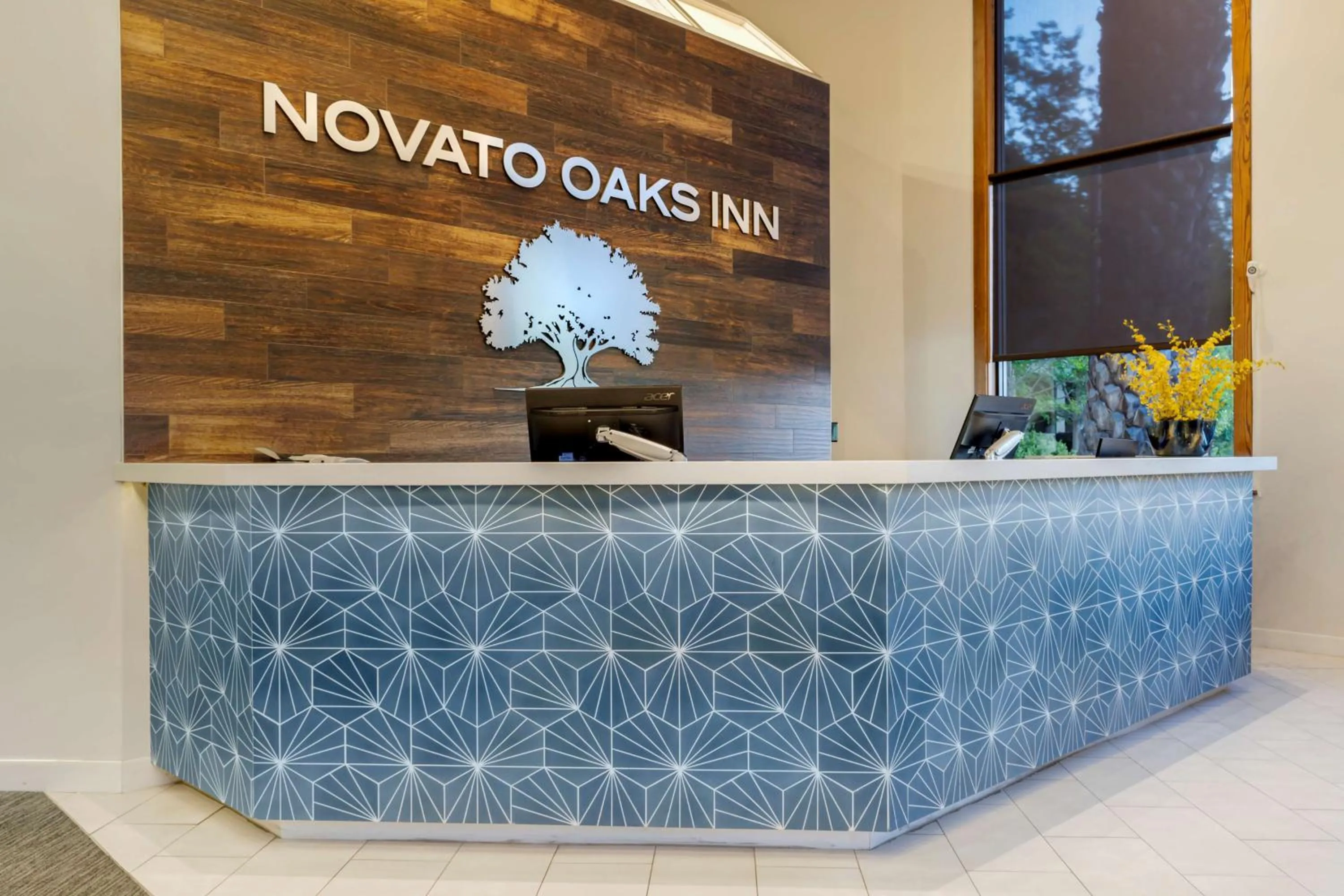 Lobby or reception in Best Western Plus Novato Oaks Inn
