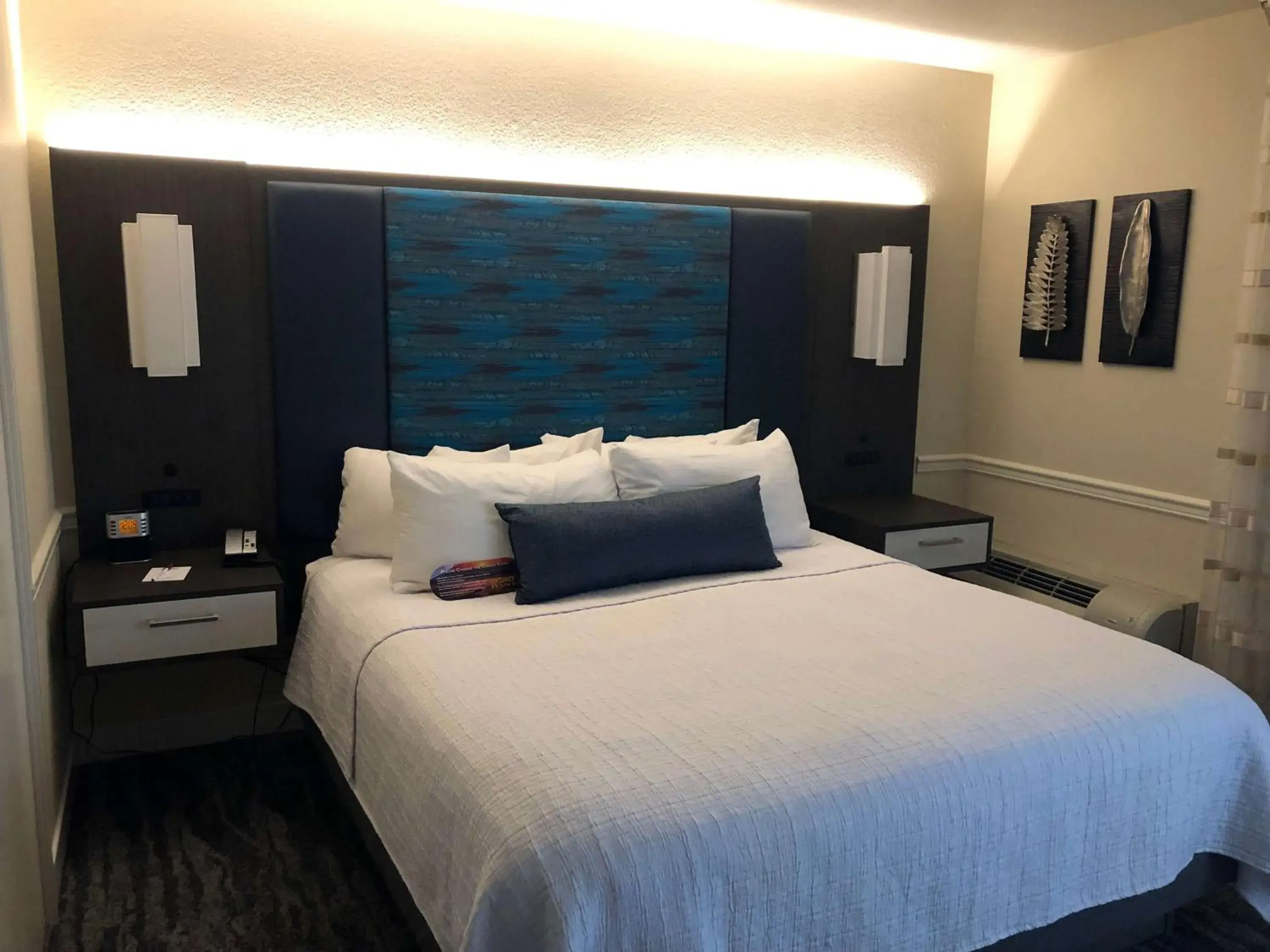 Two Bedroom Suite with One King and Two Queen Beds in Best Western Plus Novato Oaks Inn Two Bedroom Suite with One King and Two Queen Beds in Best Western Plus Novato Oaks Inn