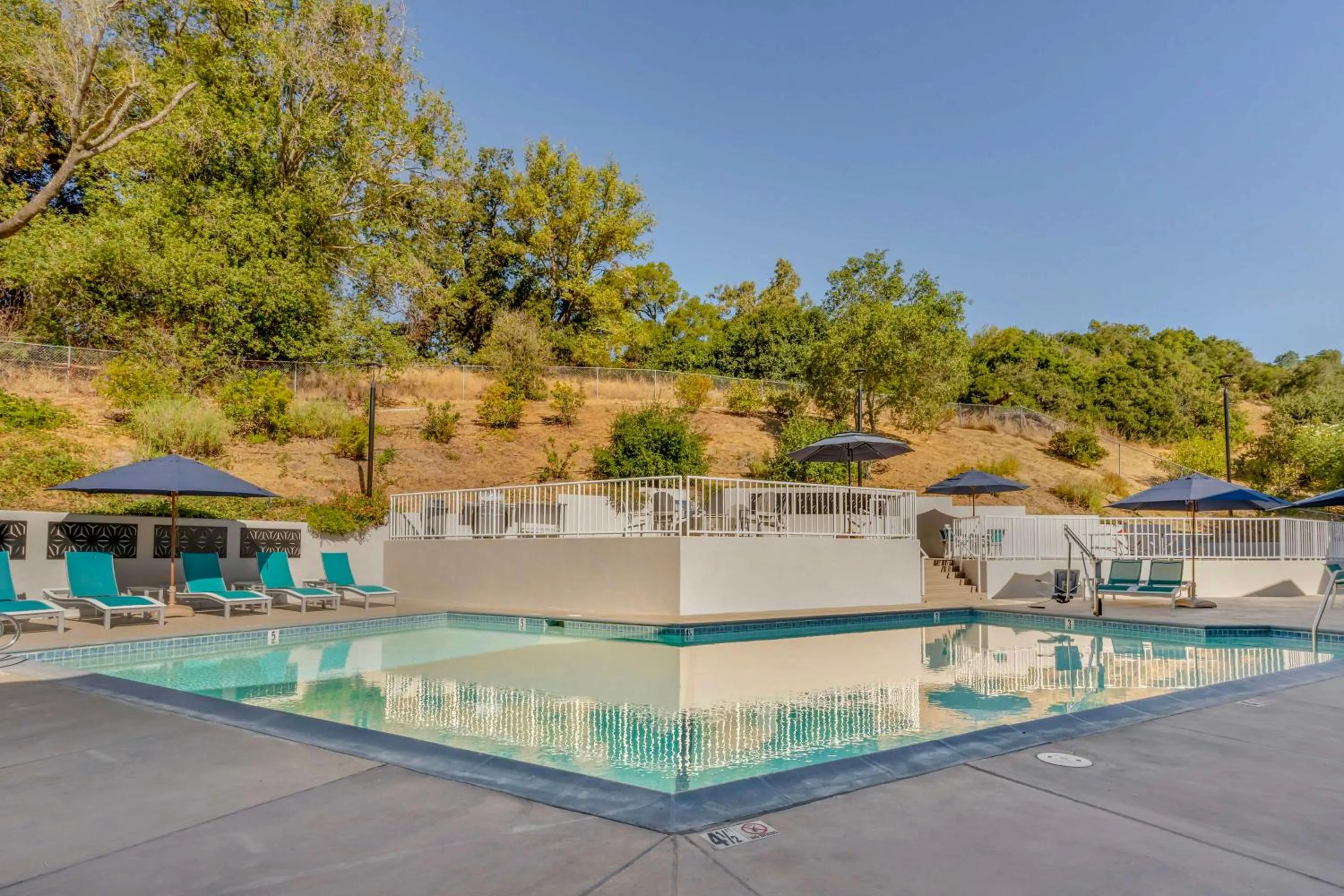 Pool view in Best Western Plus Novato Oaks Inn