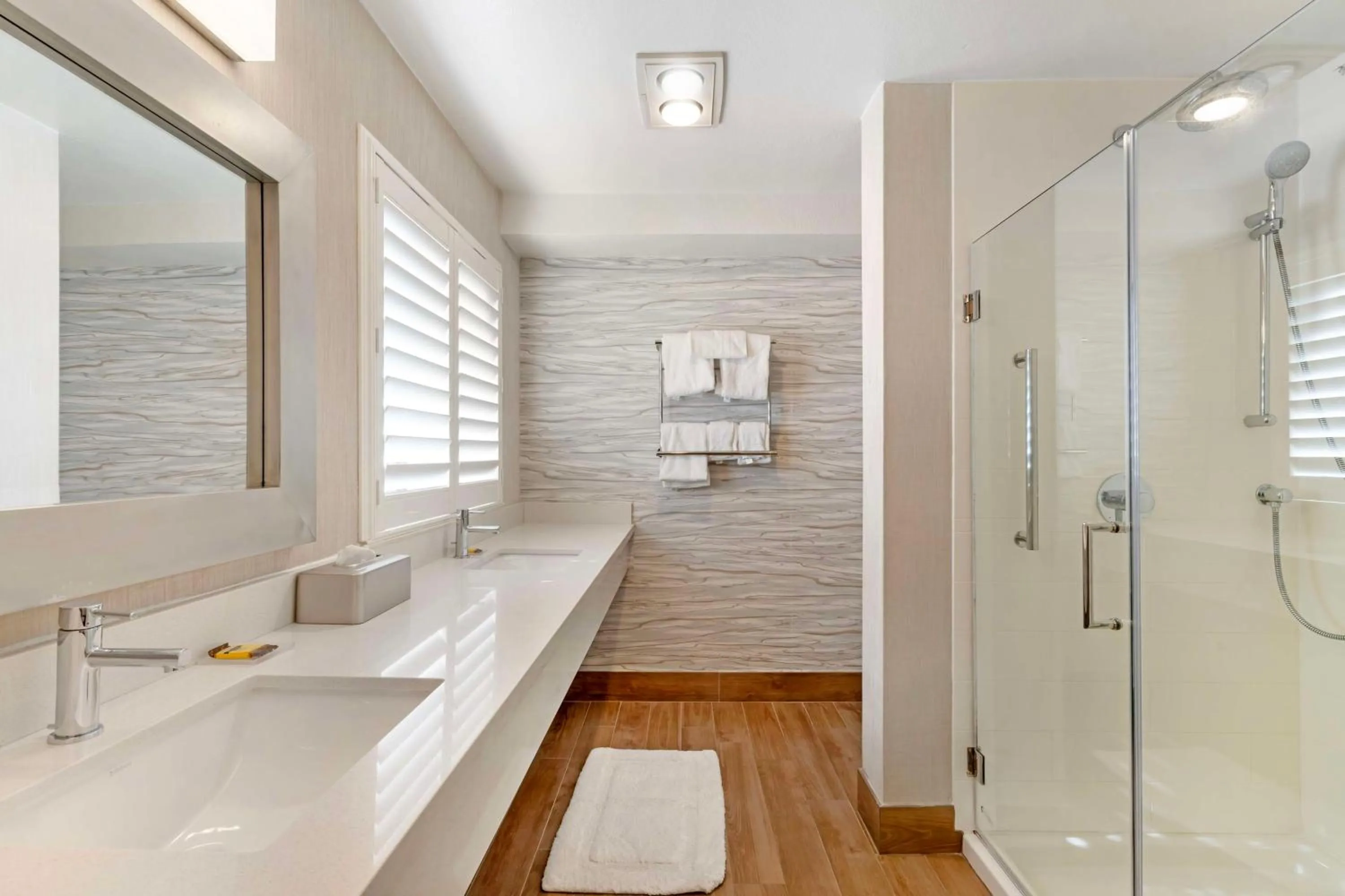 Bathroom in Best Western Plus Novato Oaks Inn