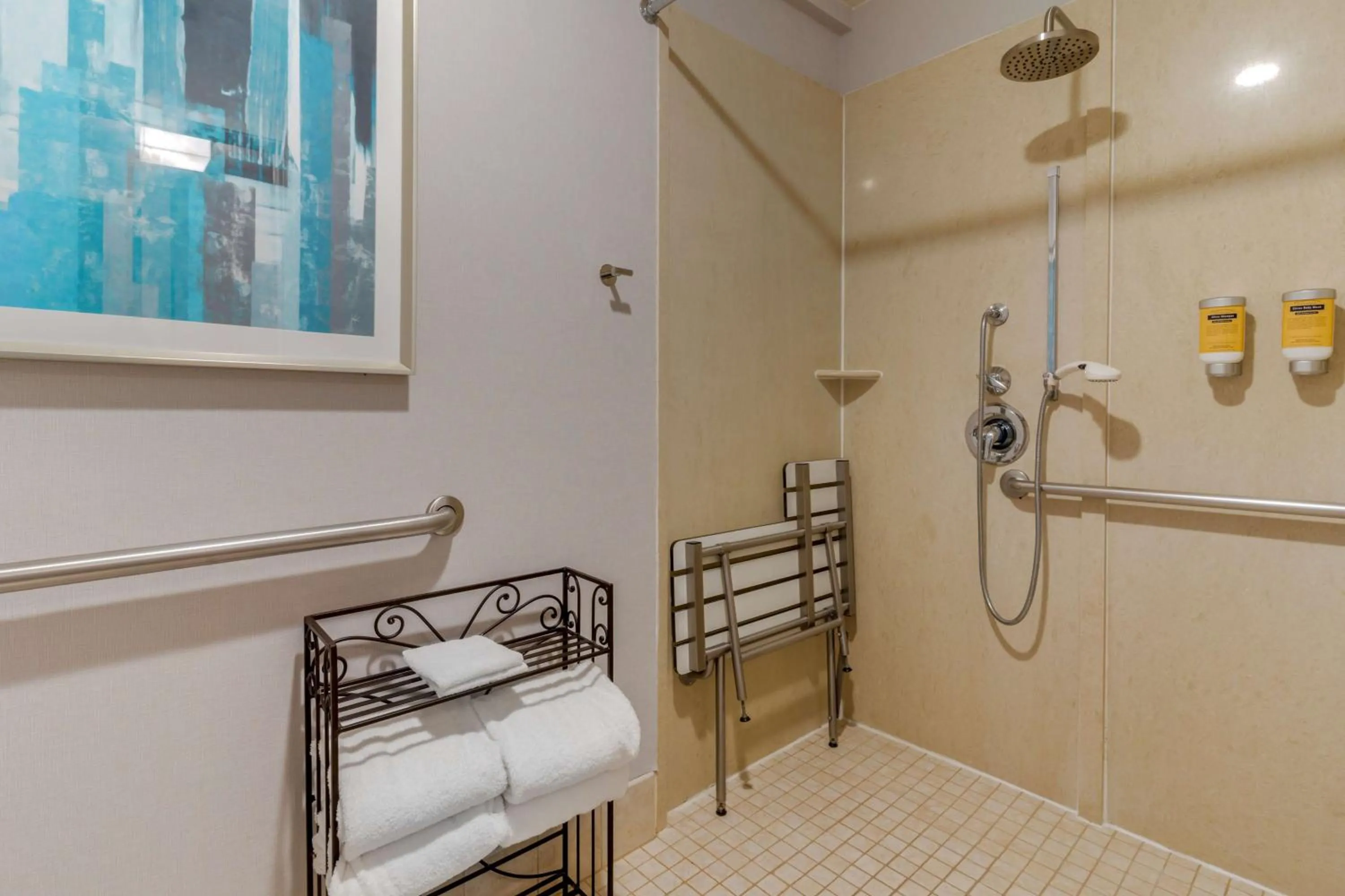 Bathroom, Bed in Best Western Plus Novato Oaks Inn