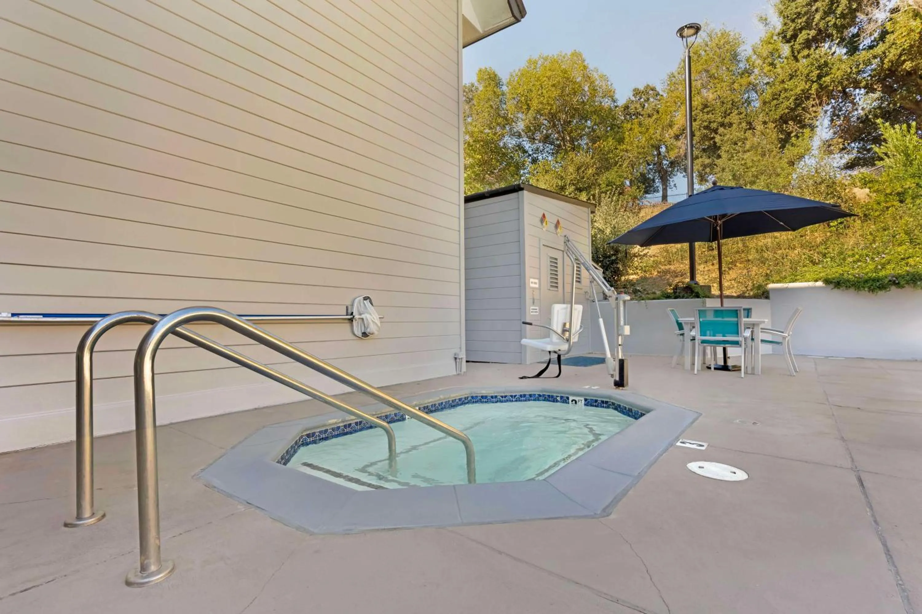 Pool view in Best Western Plus Novato Oaks Inn