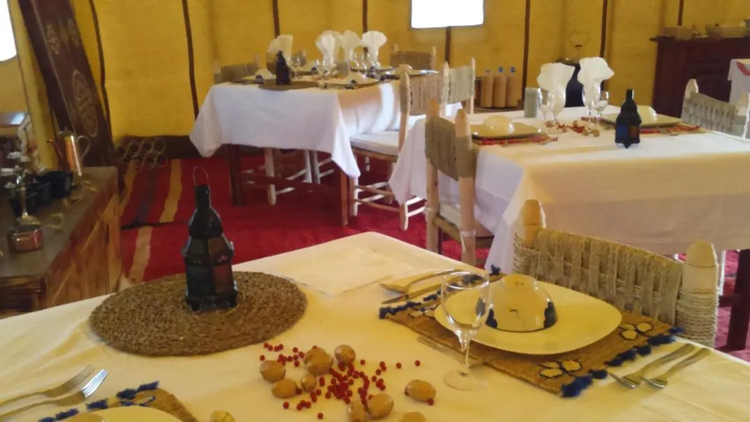 Restaurant/places to eat in Karim Sahara Prestige