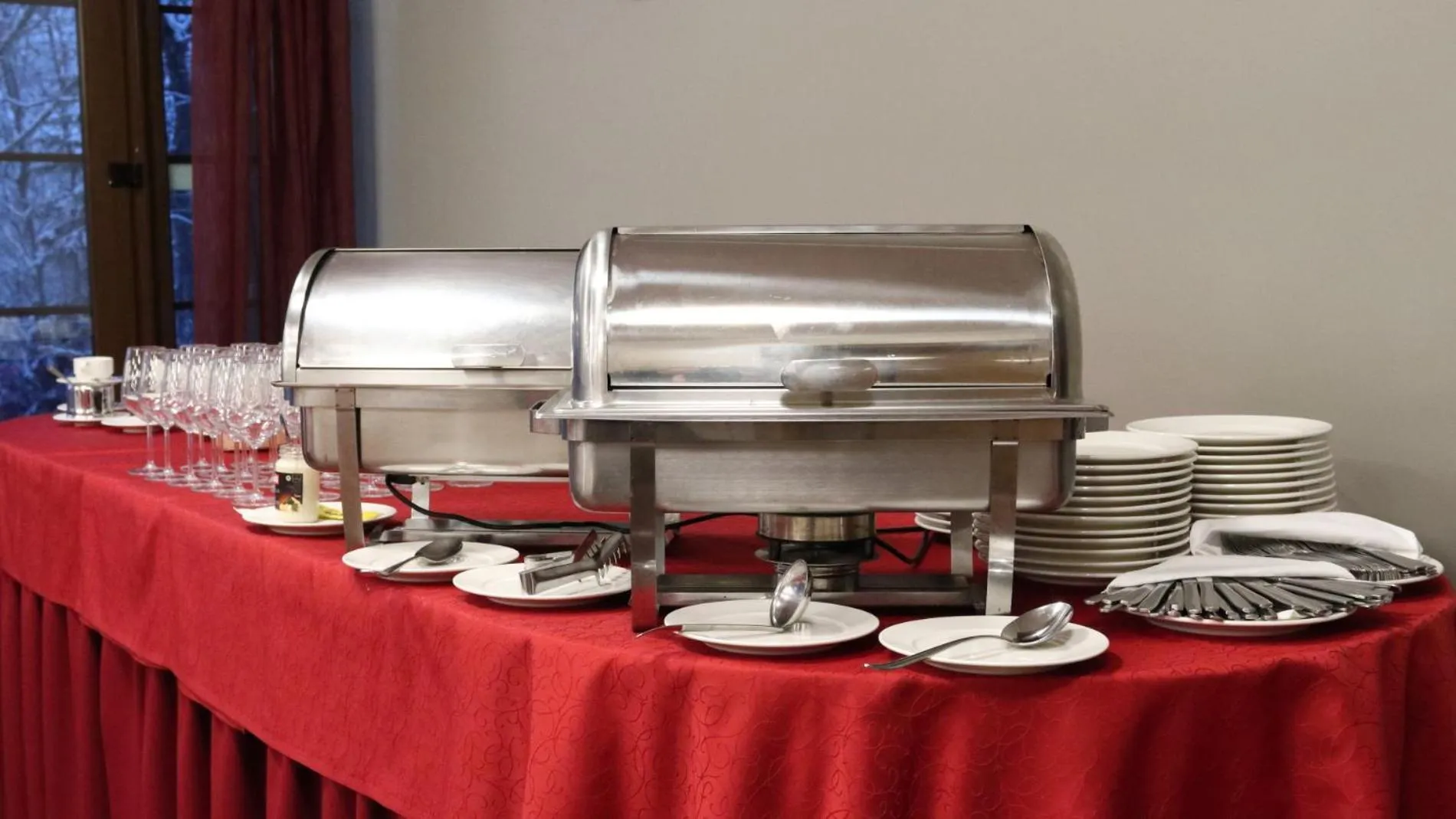 Restaurant/places to eat in Hotel Karupesa