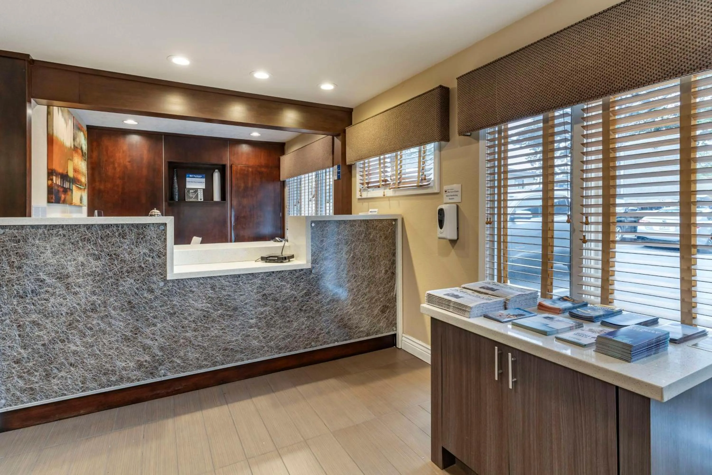 Lobby or reception in Best Western Carmel's Town House Lodge