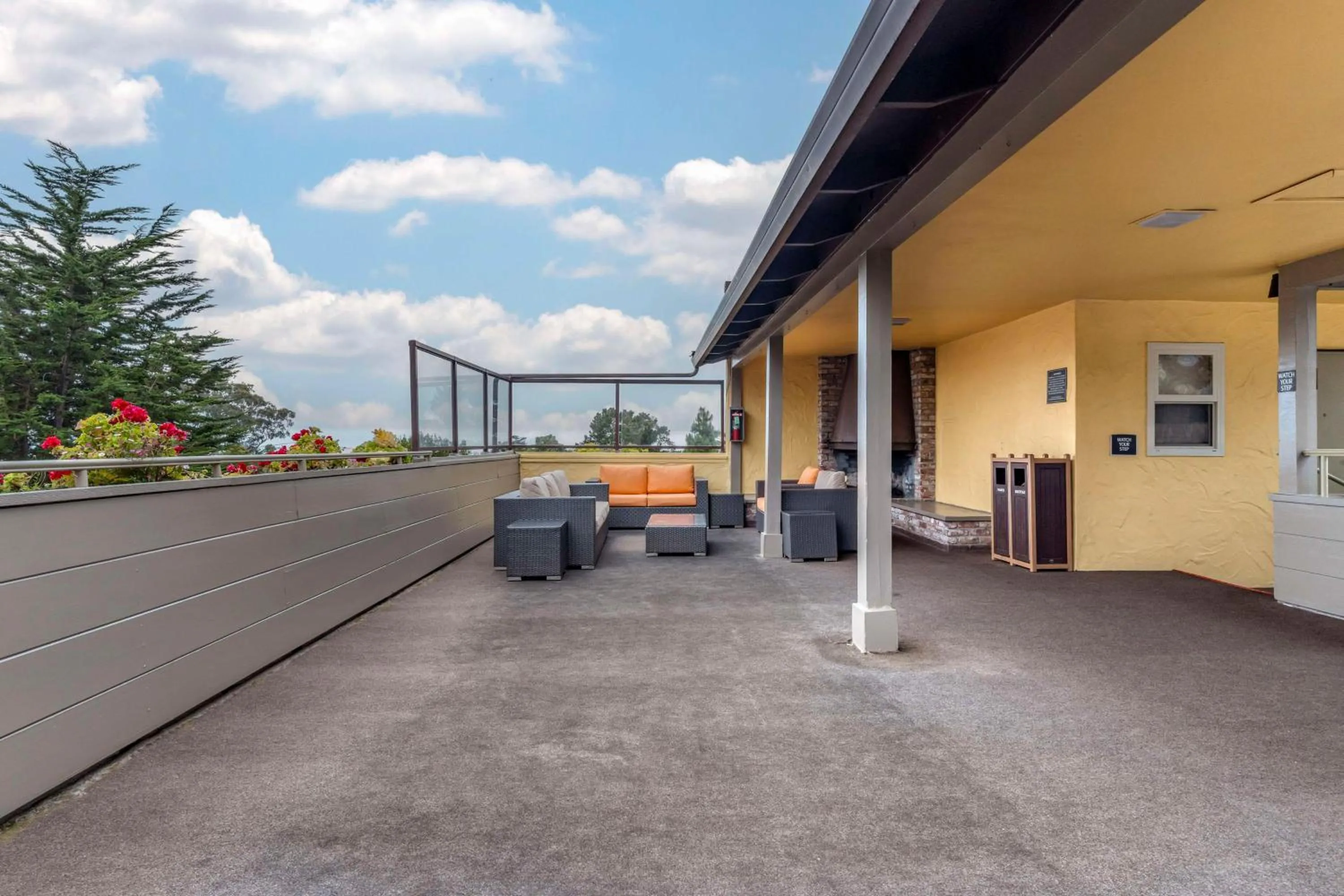 Property building in Best Western Carmel's Town House Lodge