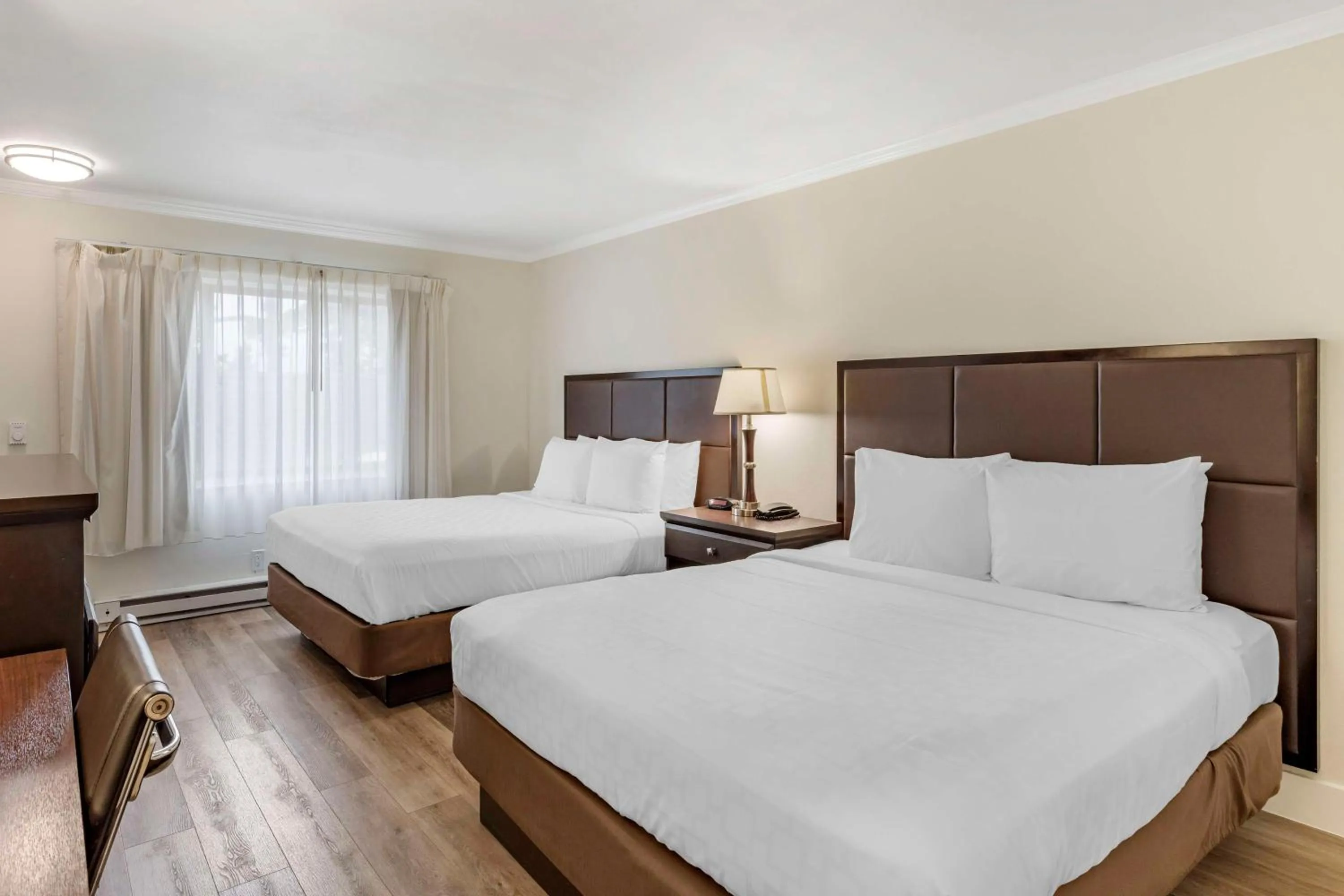 Bedroom, Bed in Best Western Carmel's Town House Lodge