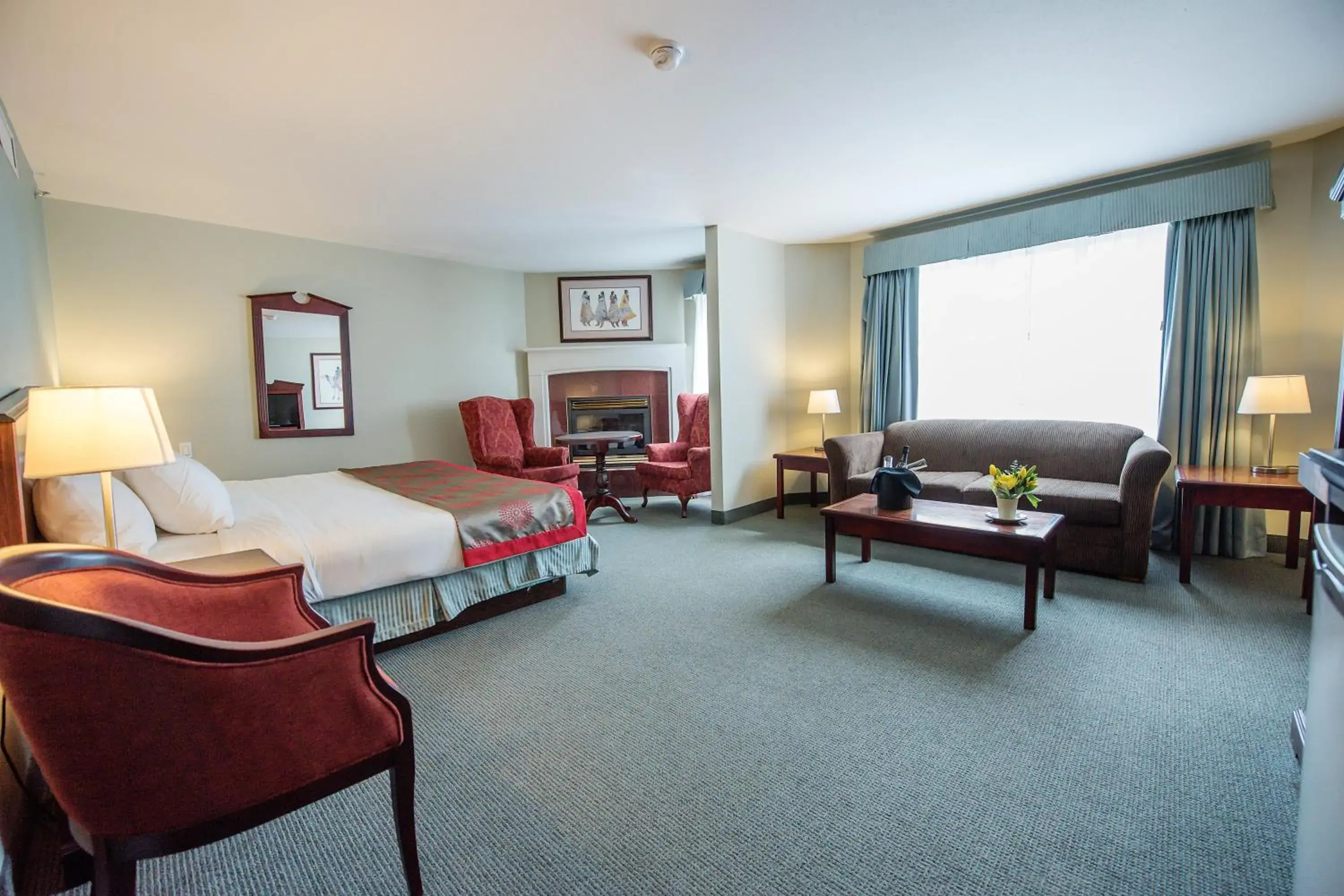 Executive King Suite in Harrison Lake Hotel Executive King Suite in Harrison Lake Hotel