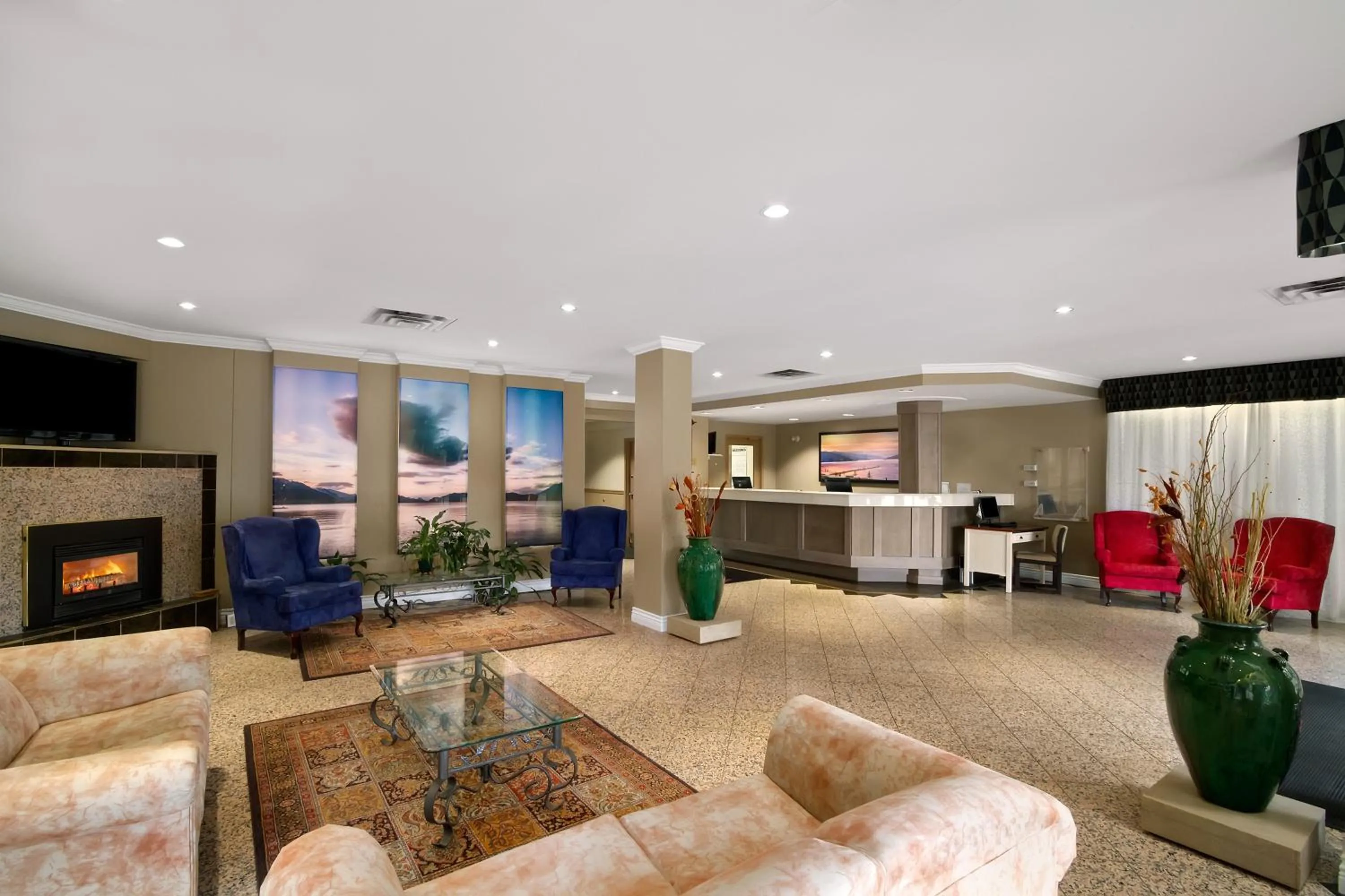 Lobby or reception in Harrison Lake Hotel