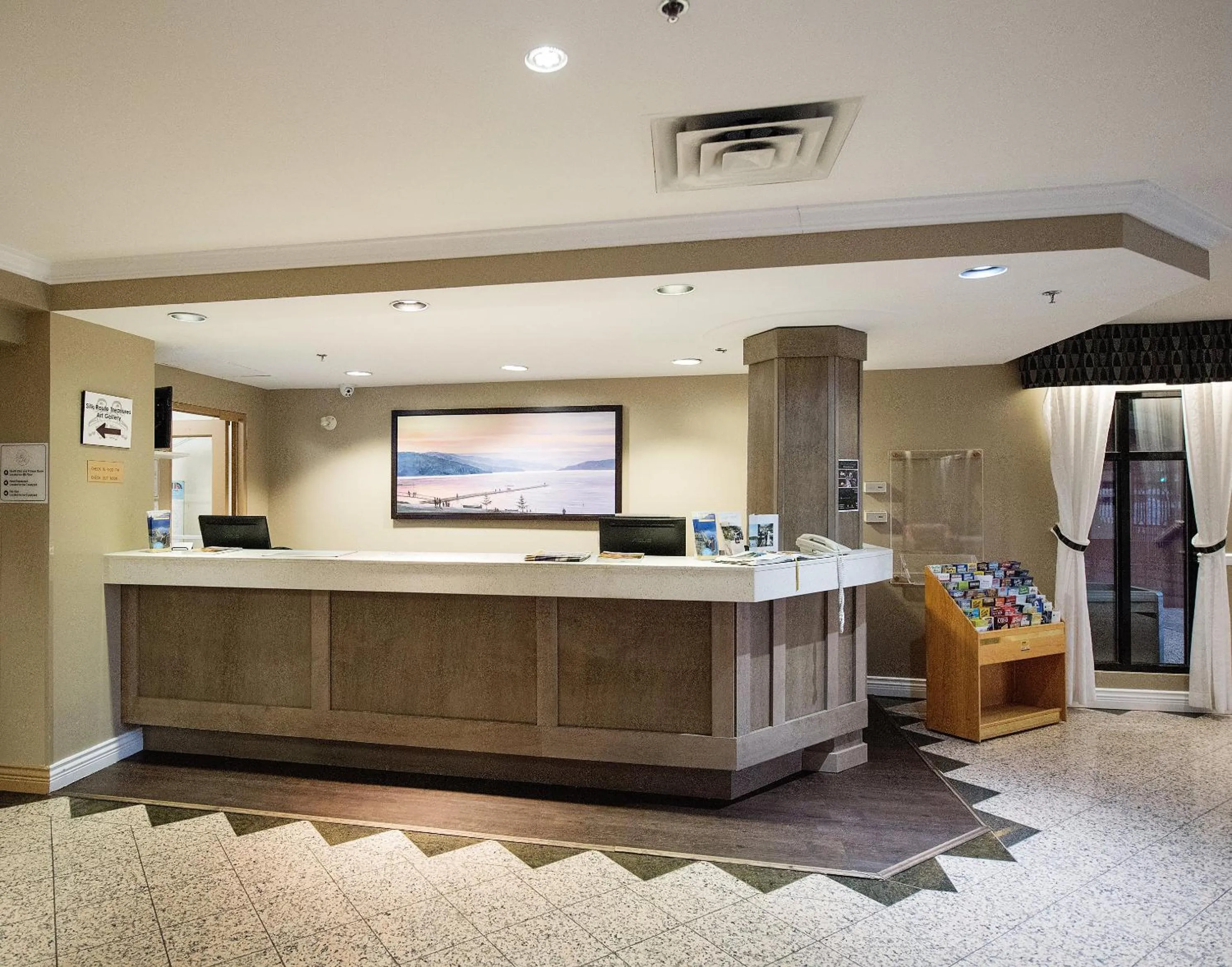 Lobby or reception in Harrison Lake Hotel