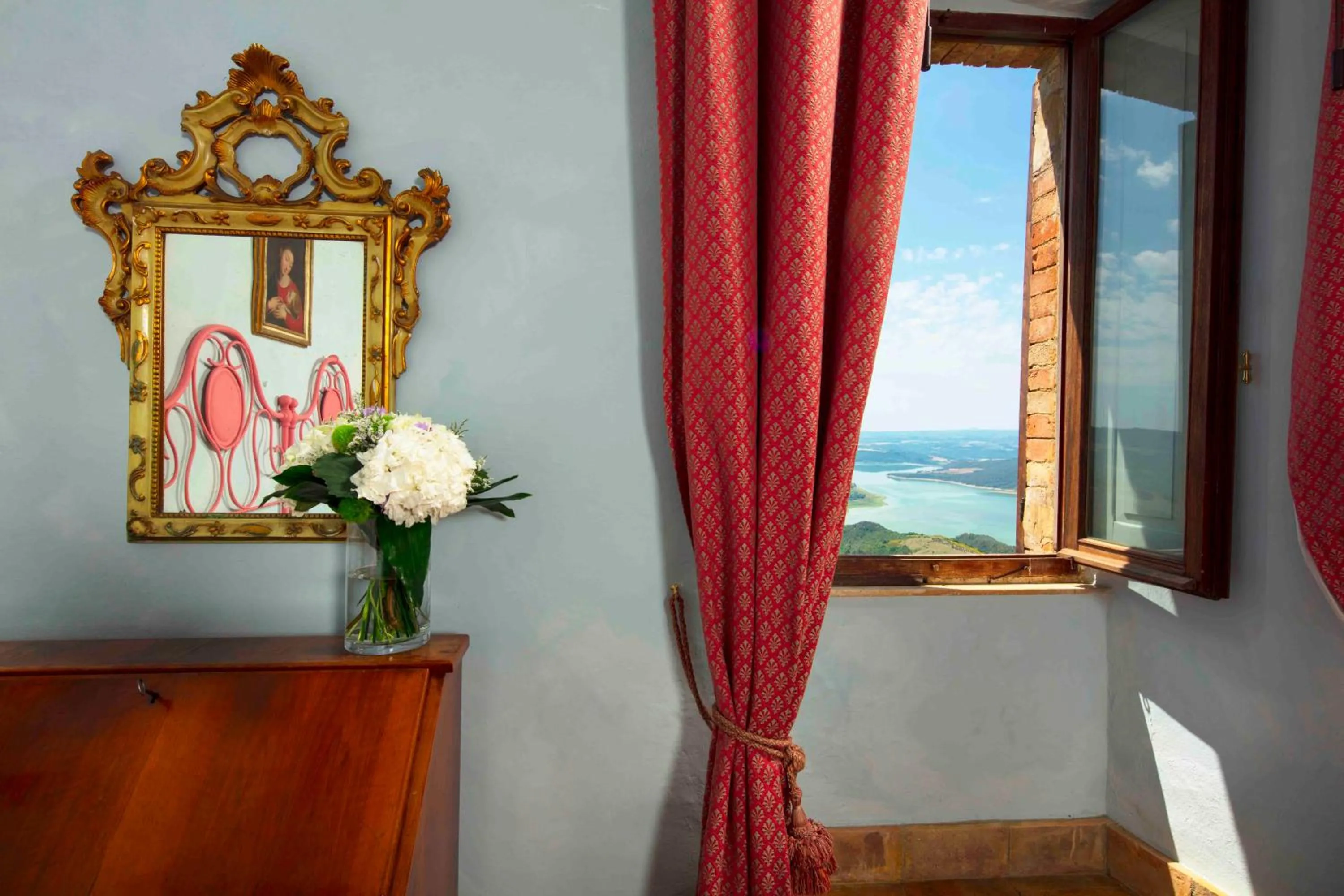 Lake view in Castello di Titignano