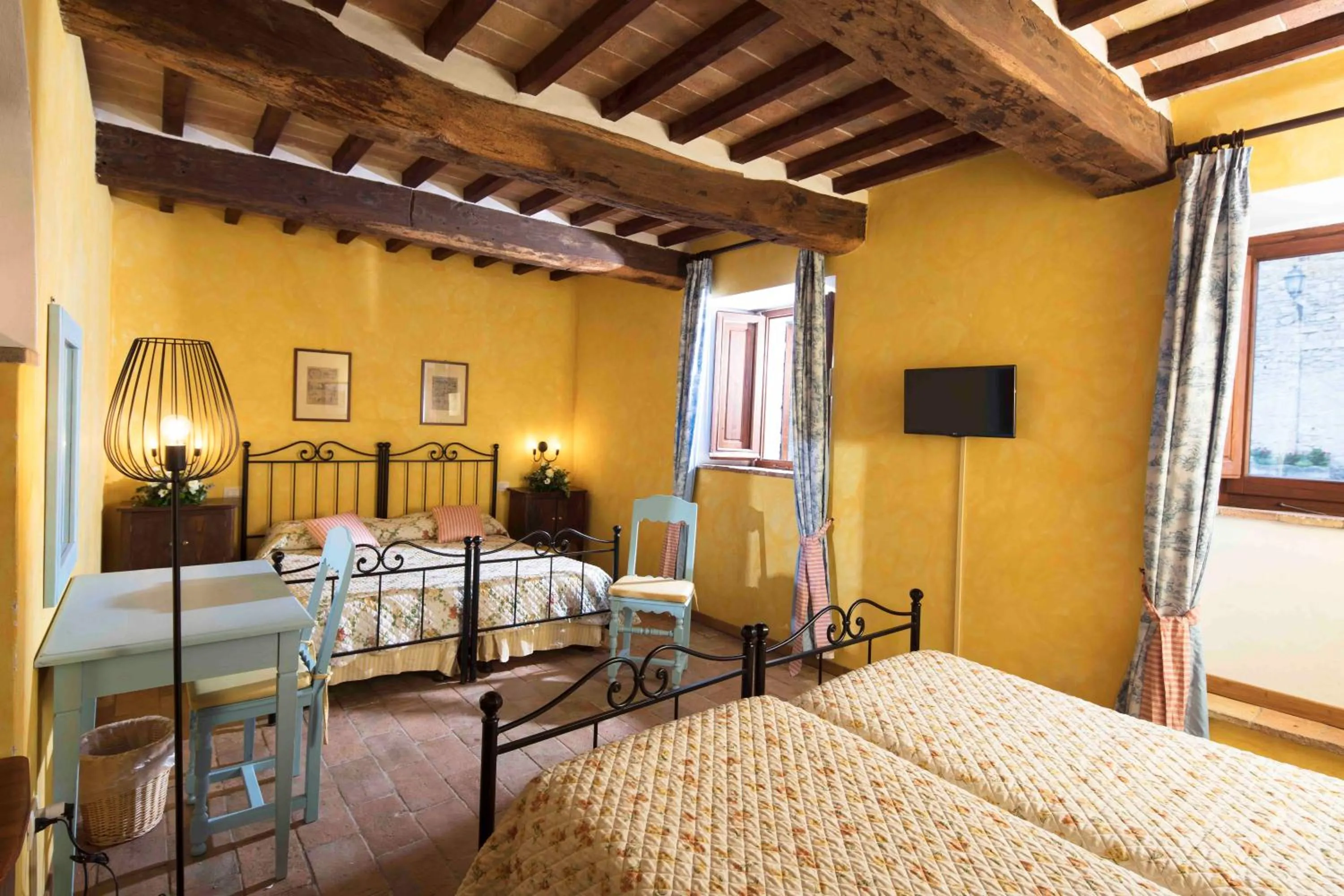 Photo of the whole room, Bed in Castello di Titignano