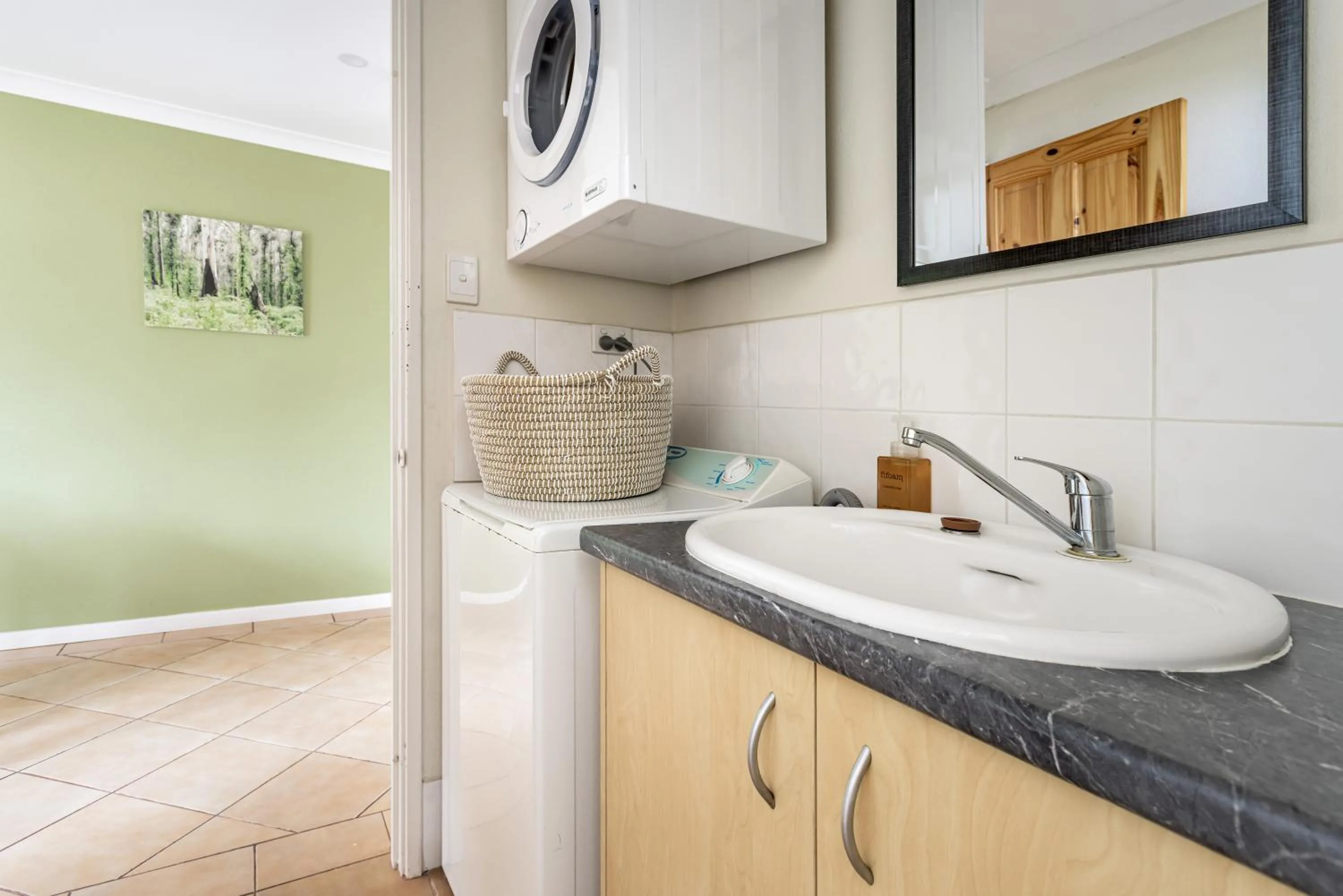 laundry in Albany Harbourside Apartments And Houses