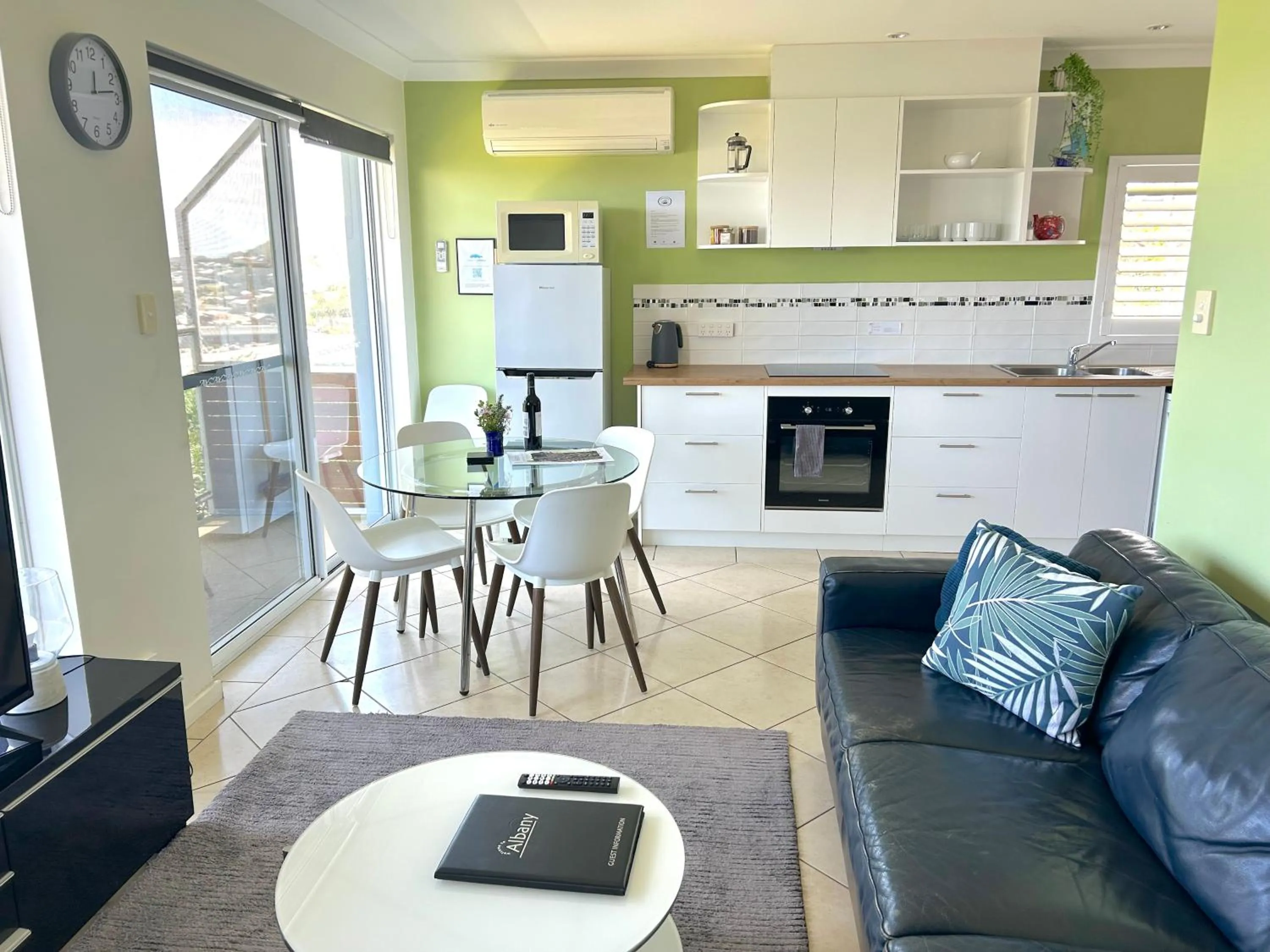 Kitchen or kitchenette in Albany Harbourside Apartments And Houses