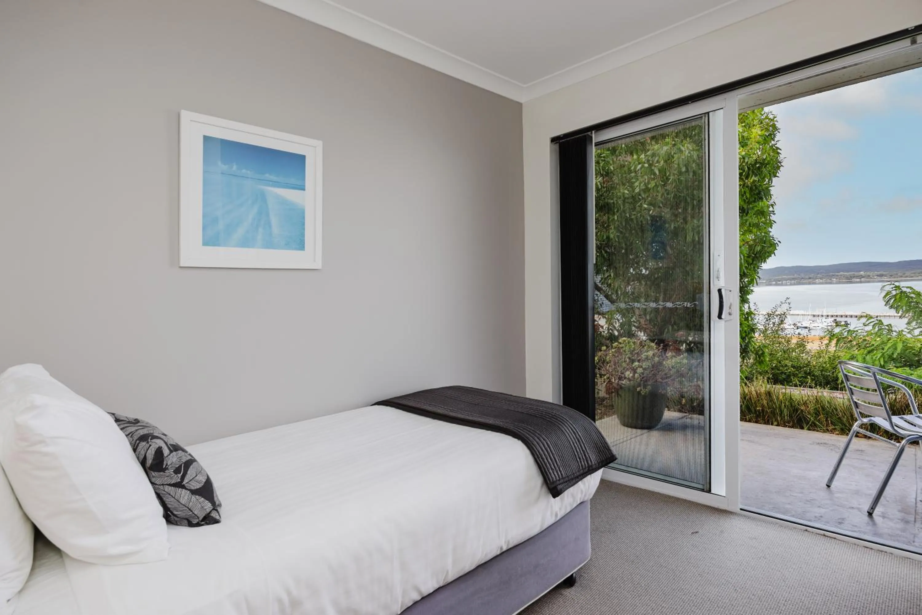 Bedroom, Bed in Albany Harbourside Apartments And Houses
