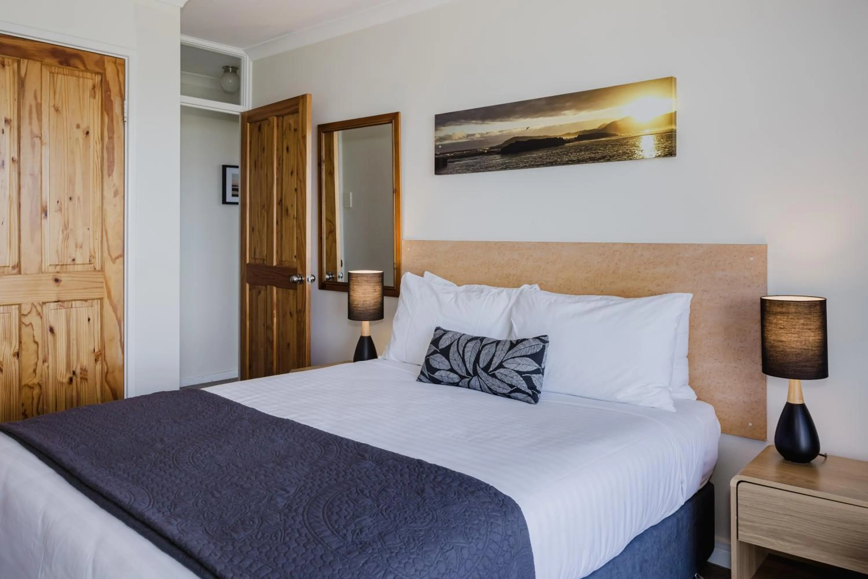 Bedroom, Bed in Albany Harbourside Apartments And Houses