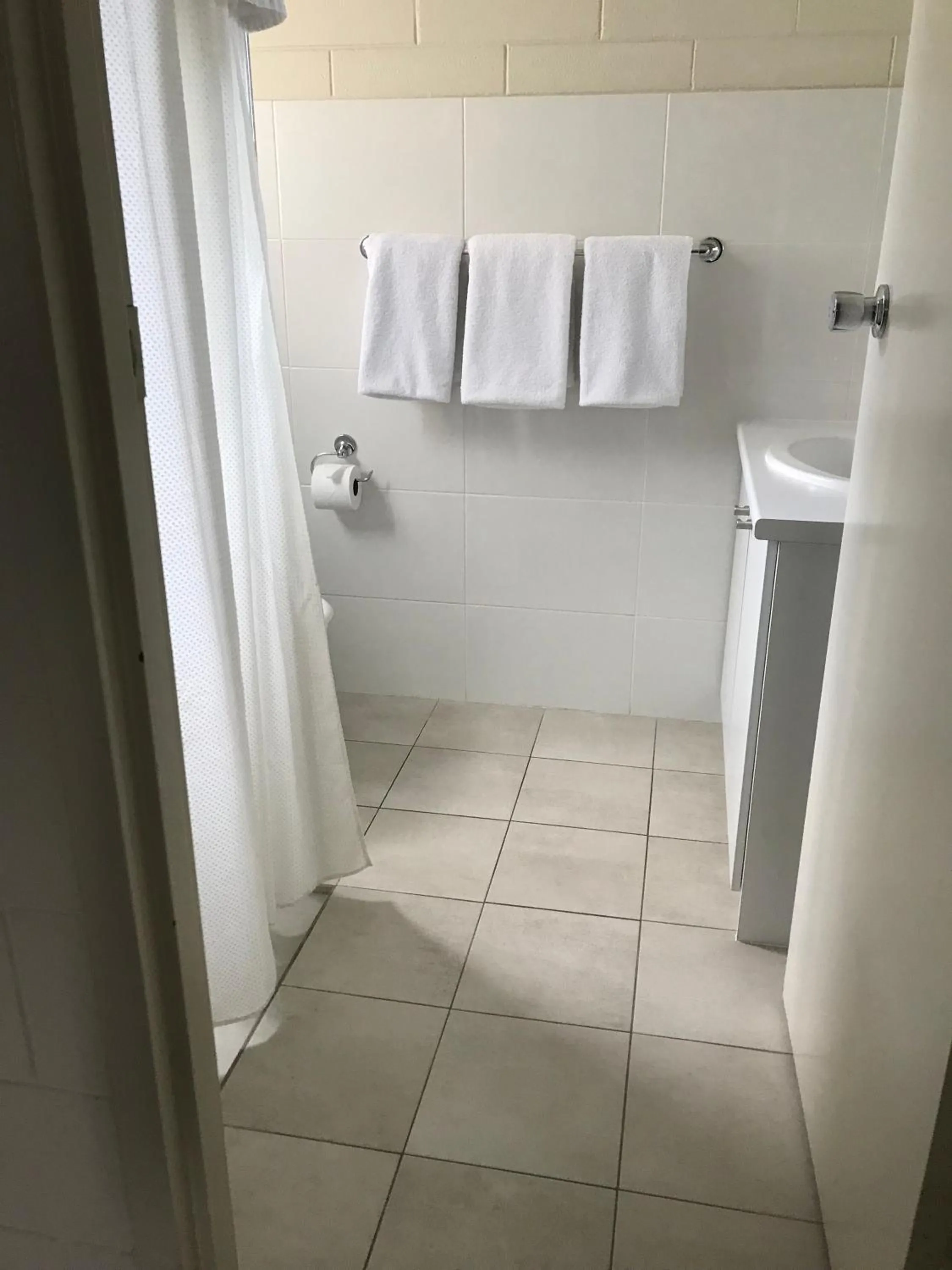 Bathroom in Victor Harbor City Inn