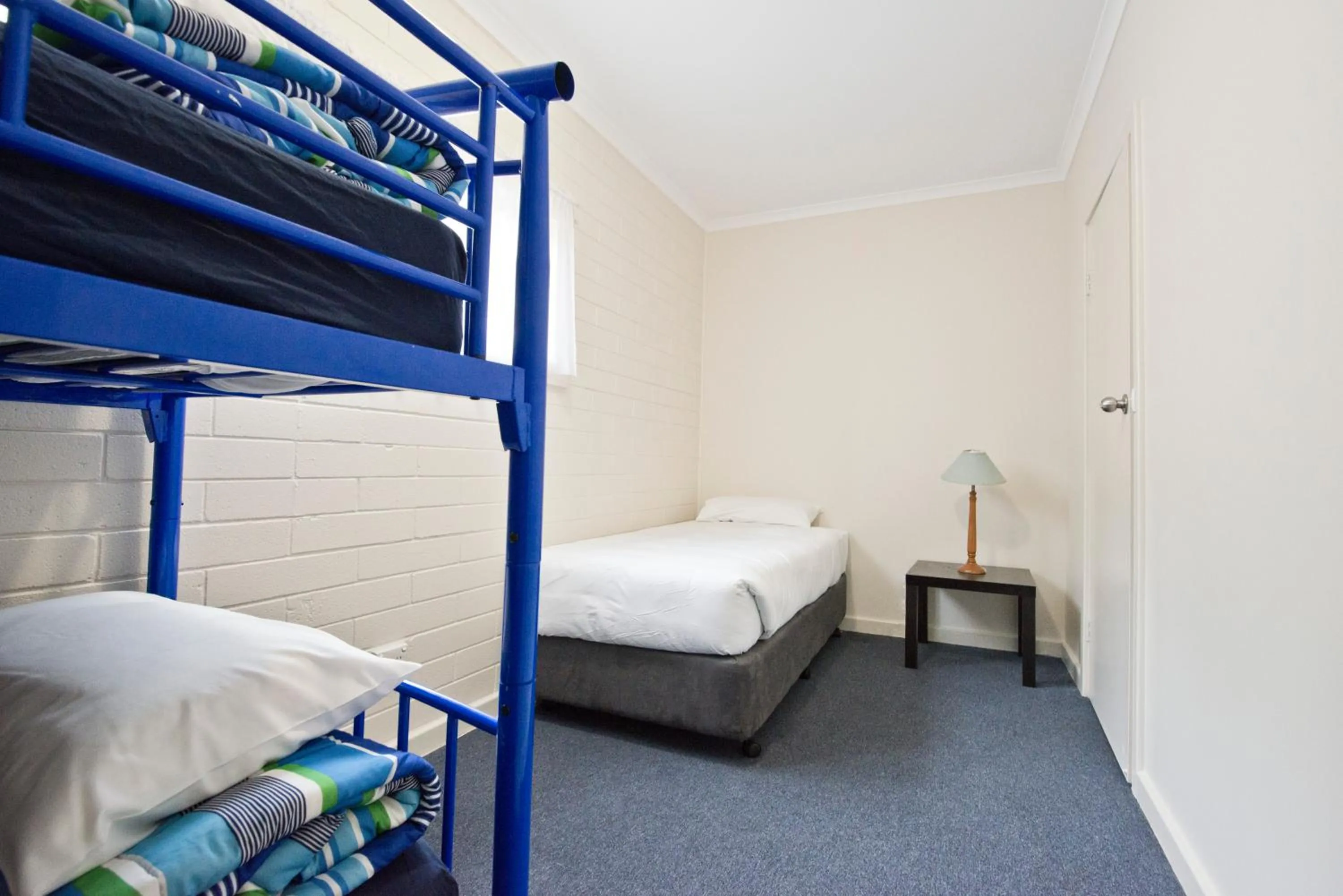 bunk bed, Bed in Victor Harbor City Inn