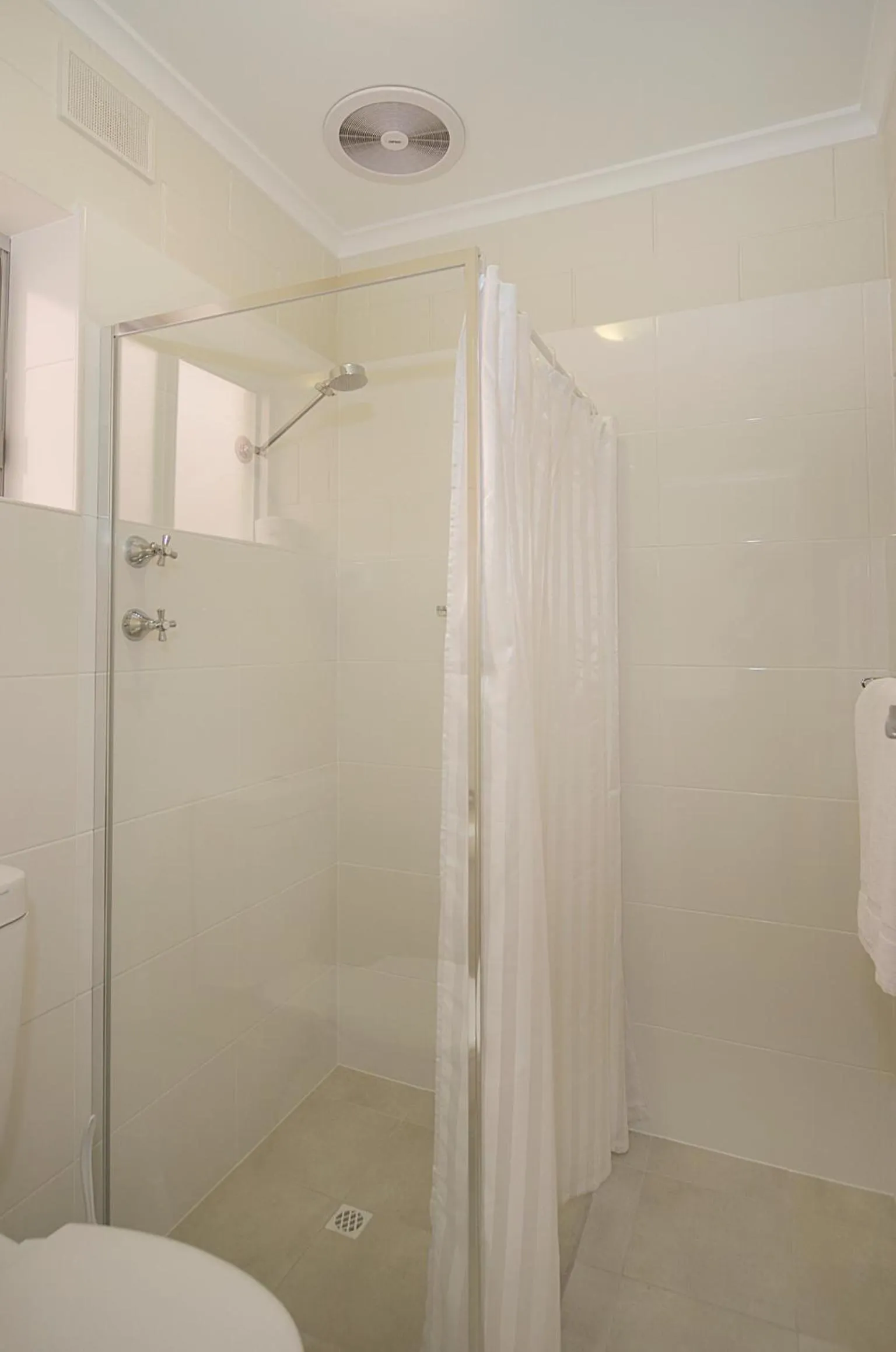 Shower in Victor Harbor City Inn