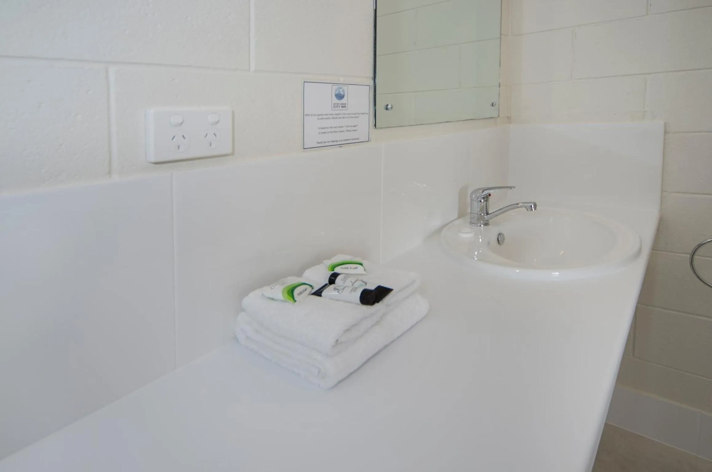 Bathroom in Victor Harbor City Inn