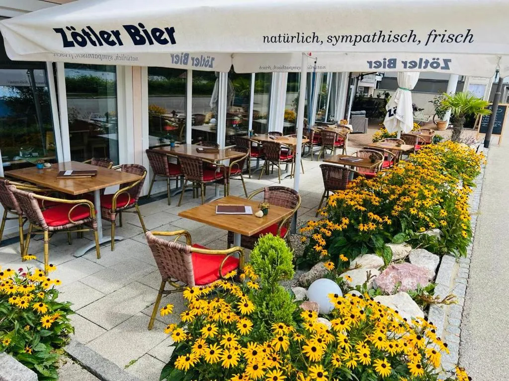 Restaurant/places to eat in Hotel Fischer am See