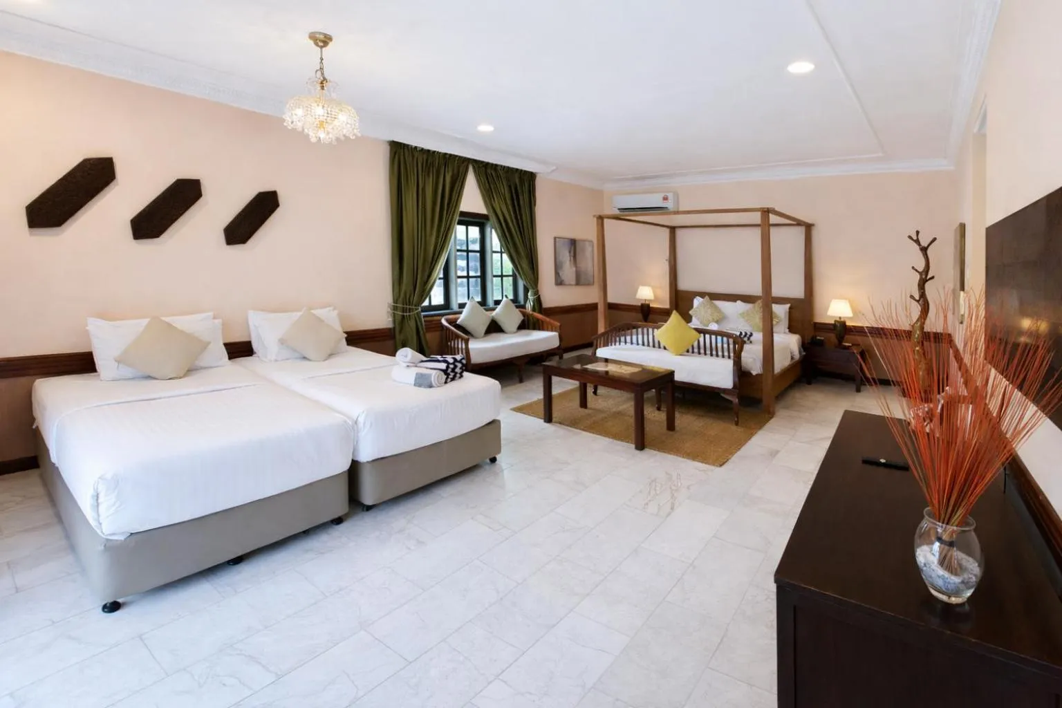 Communal lounge/ TV room, Bed in Frangipani Langkawi Resort