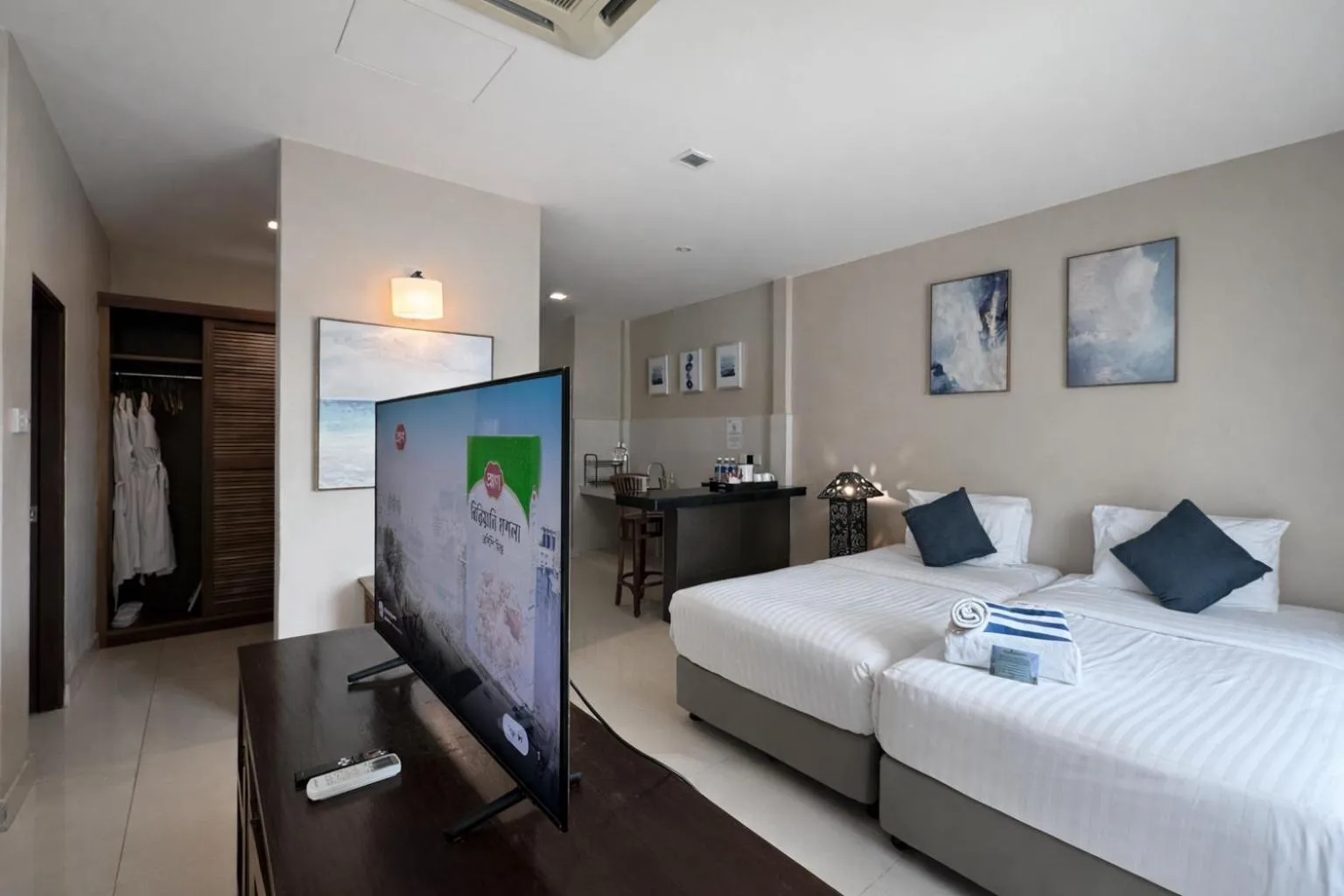 Communal lounge/ TV room, Bed in Frangipani Langkawi Resort