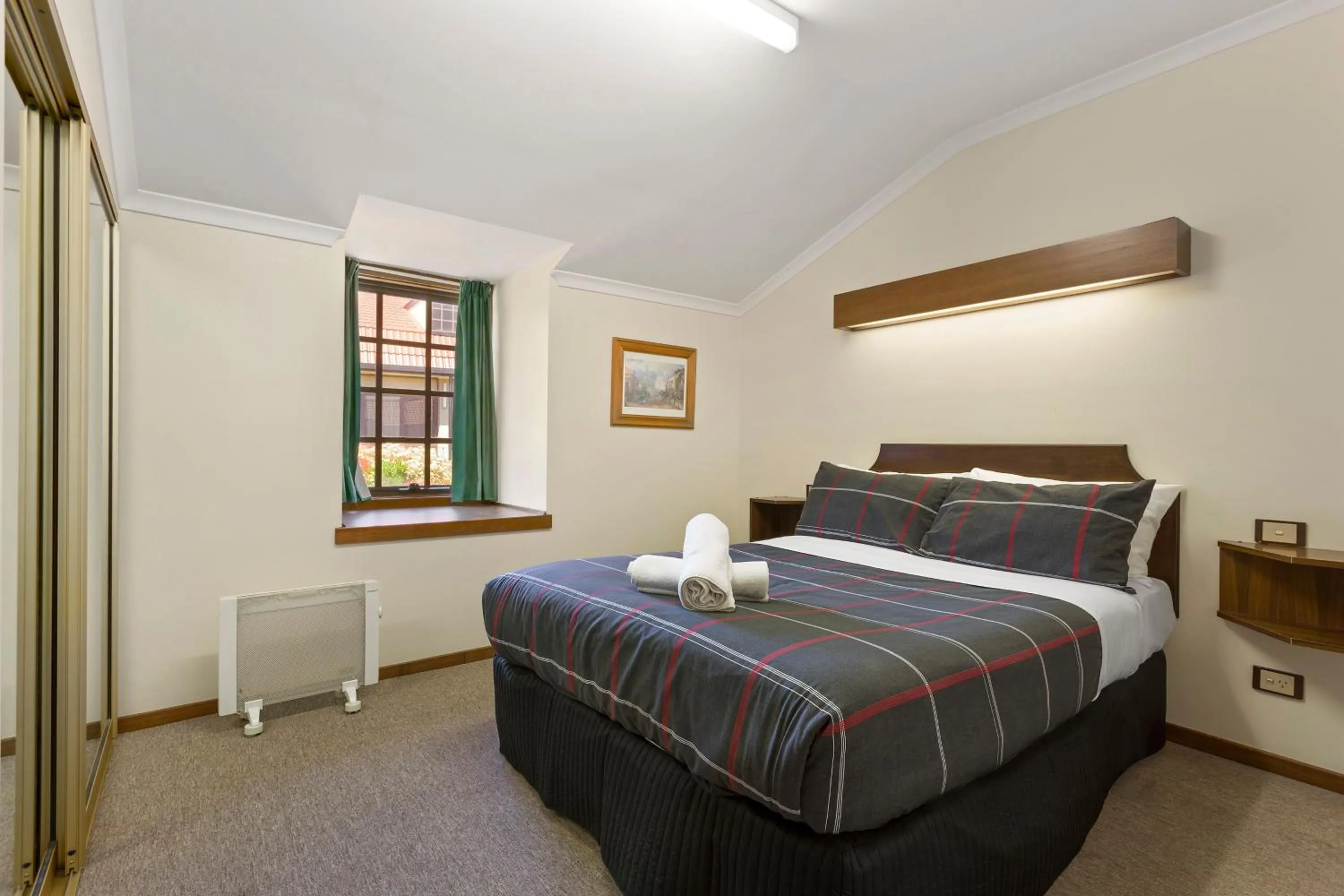 Bed in Village Family Motor Inn