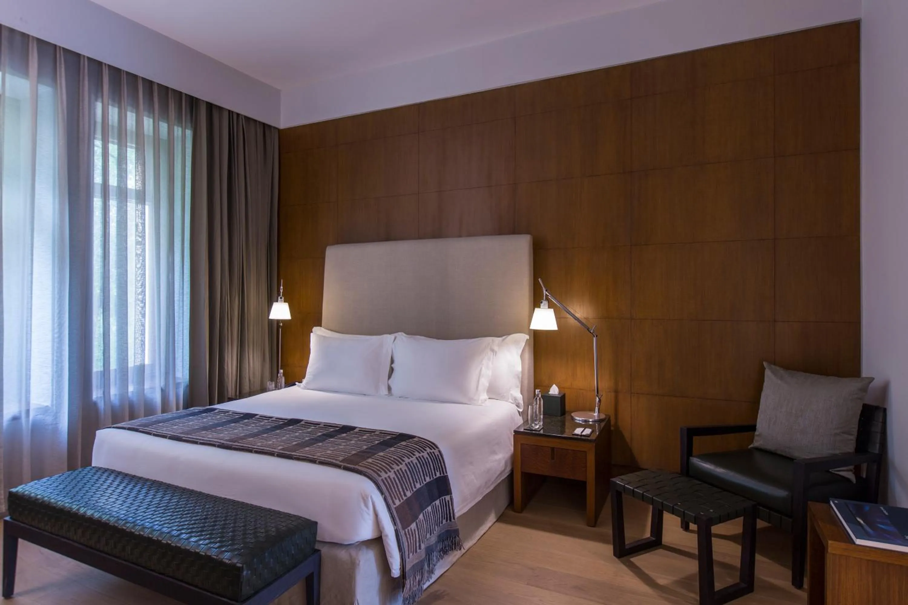 Photo of the whole room, Bed in The Manor - New Delhi