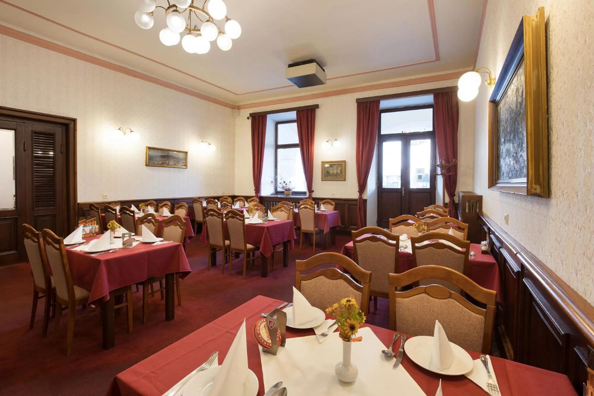 Restaurant/places to eat in Hotel U Černého orla