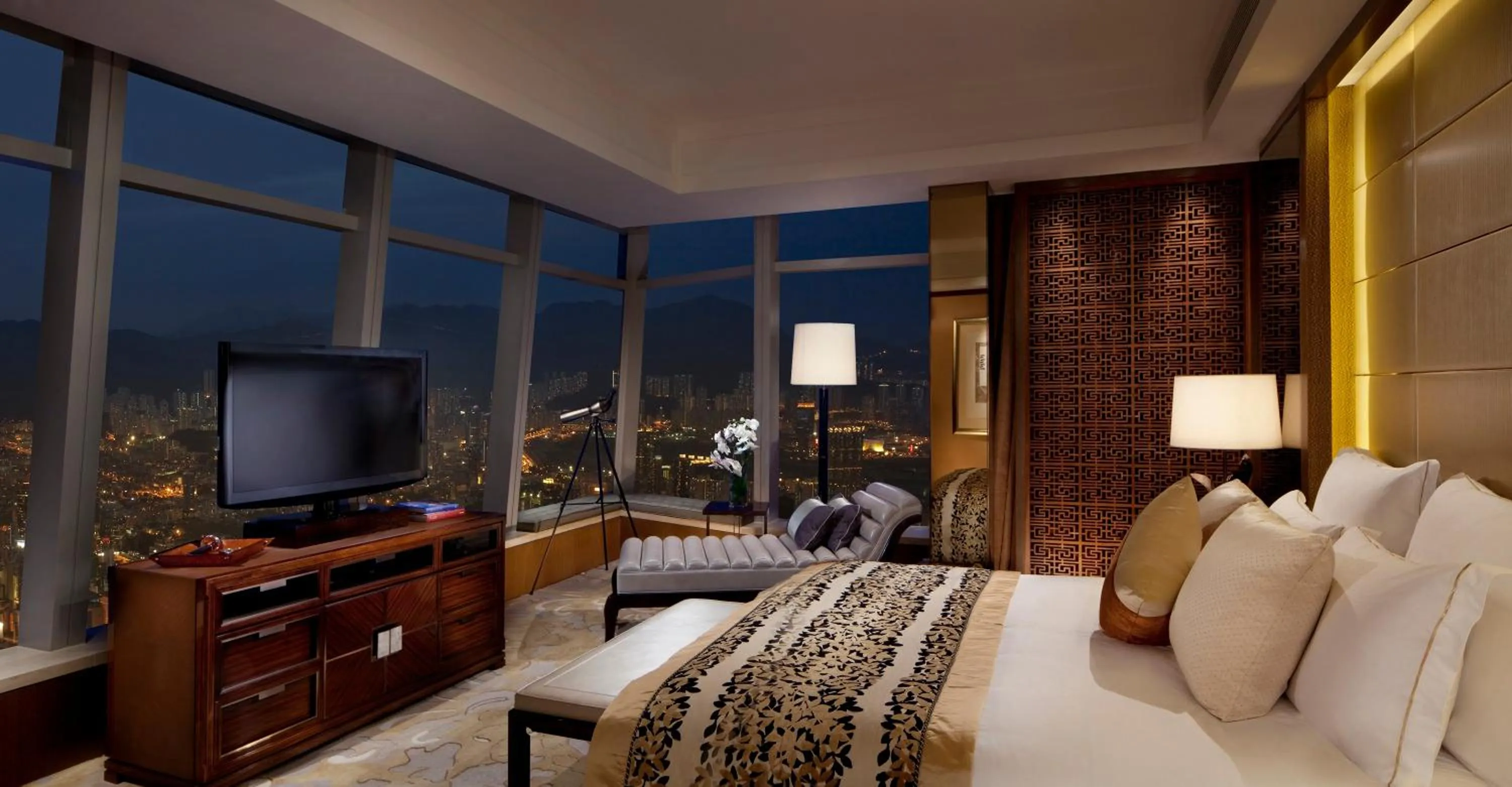 Bedroom, Bed in The Ritz-Carlton, Hong Kong