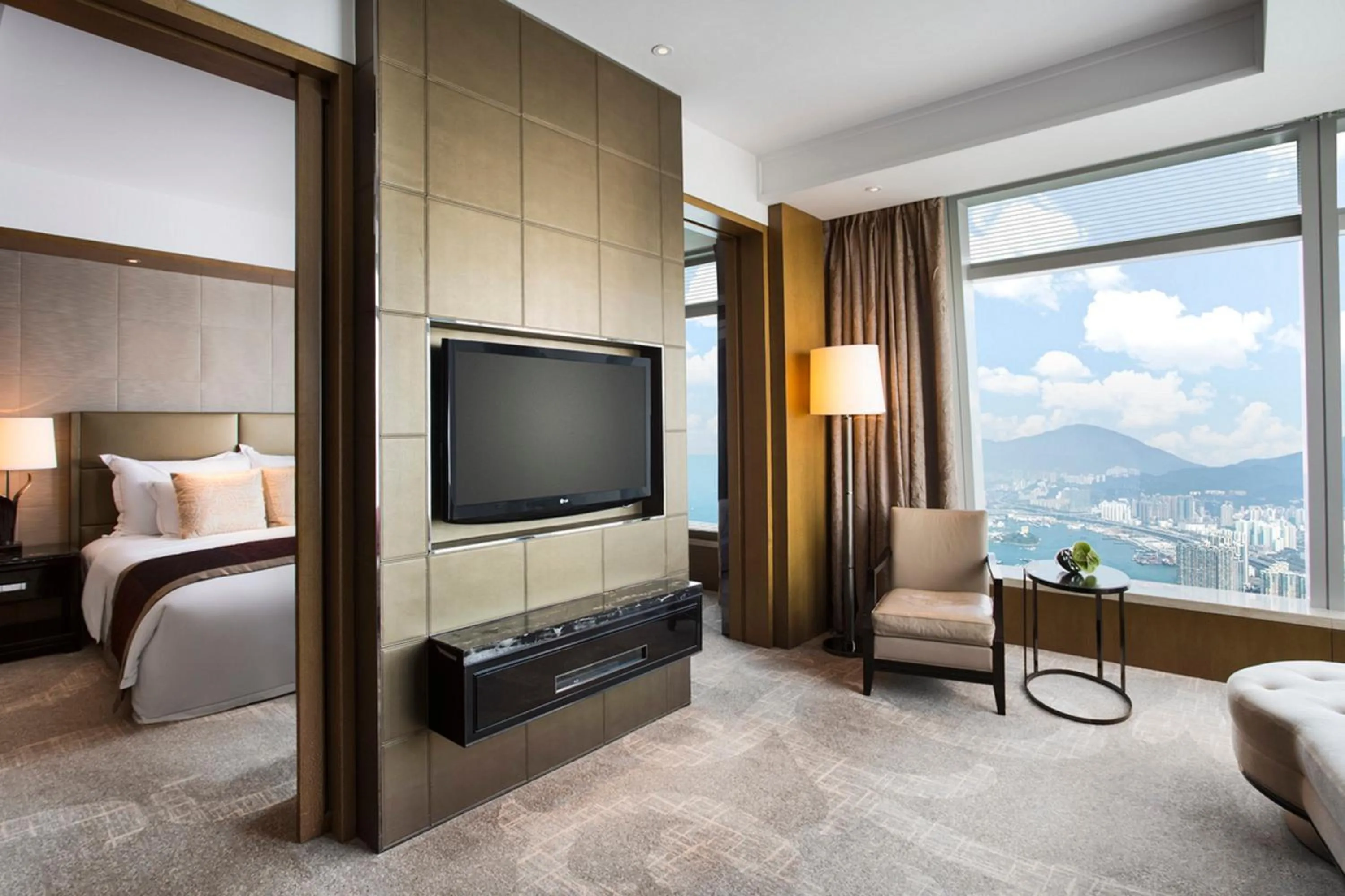 TV and multimedia, Bed in The Ritz-Carlton, Hong Kong