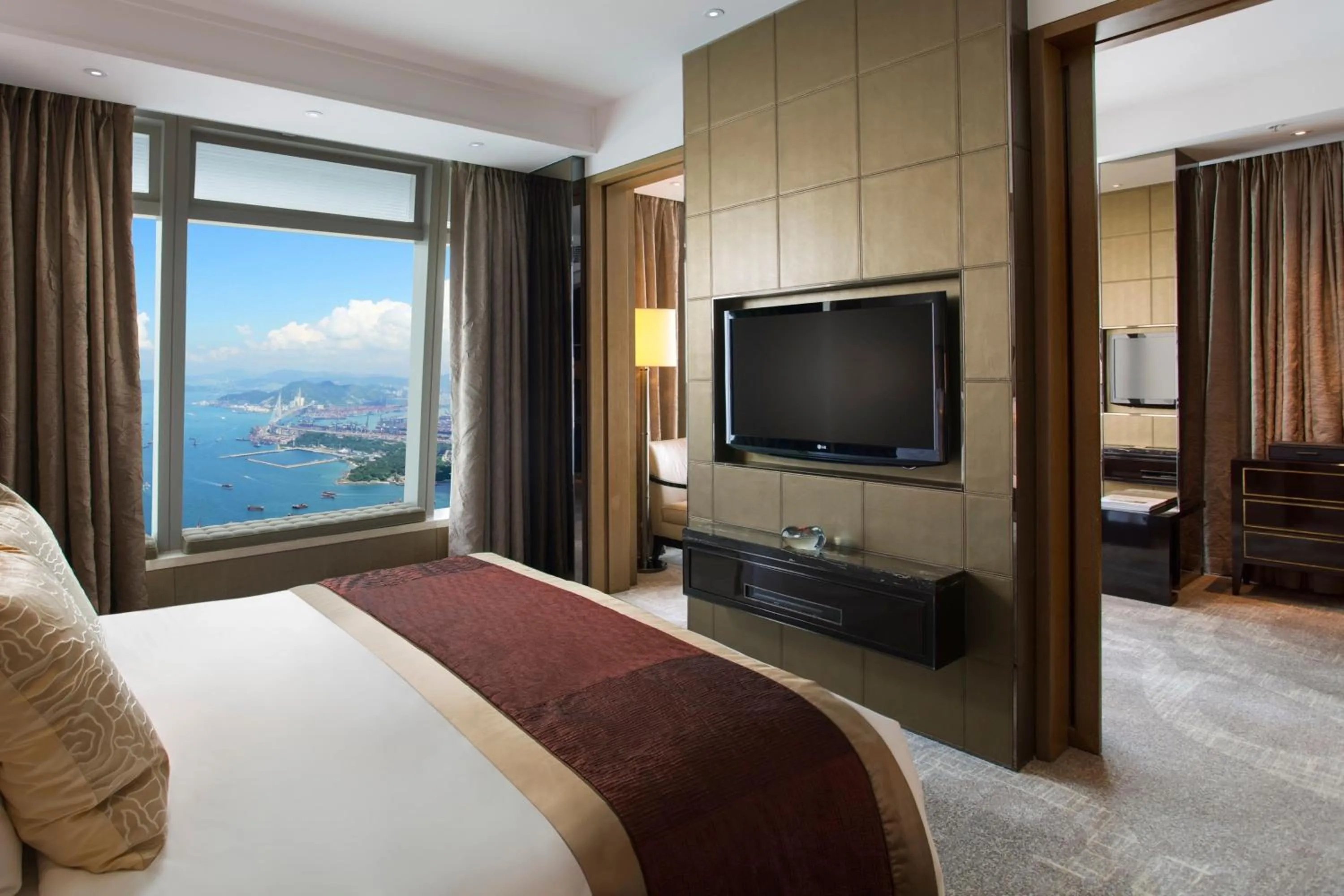 Photo of the whole room, Bed in The Ritz-Carlton, Hong Kong