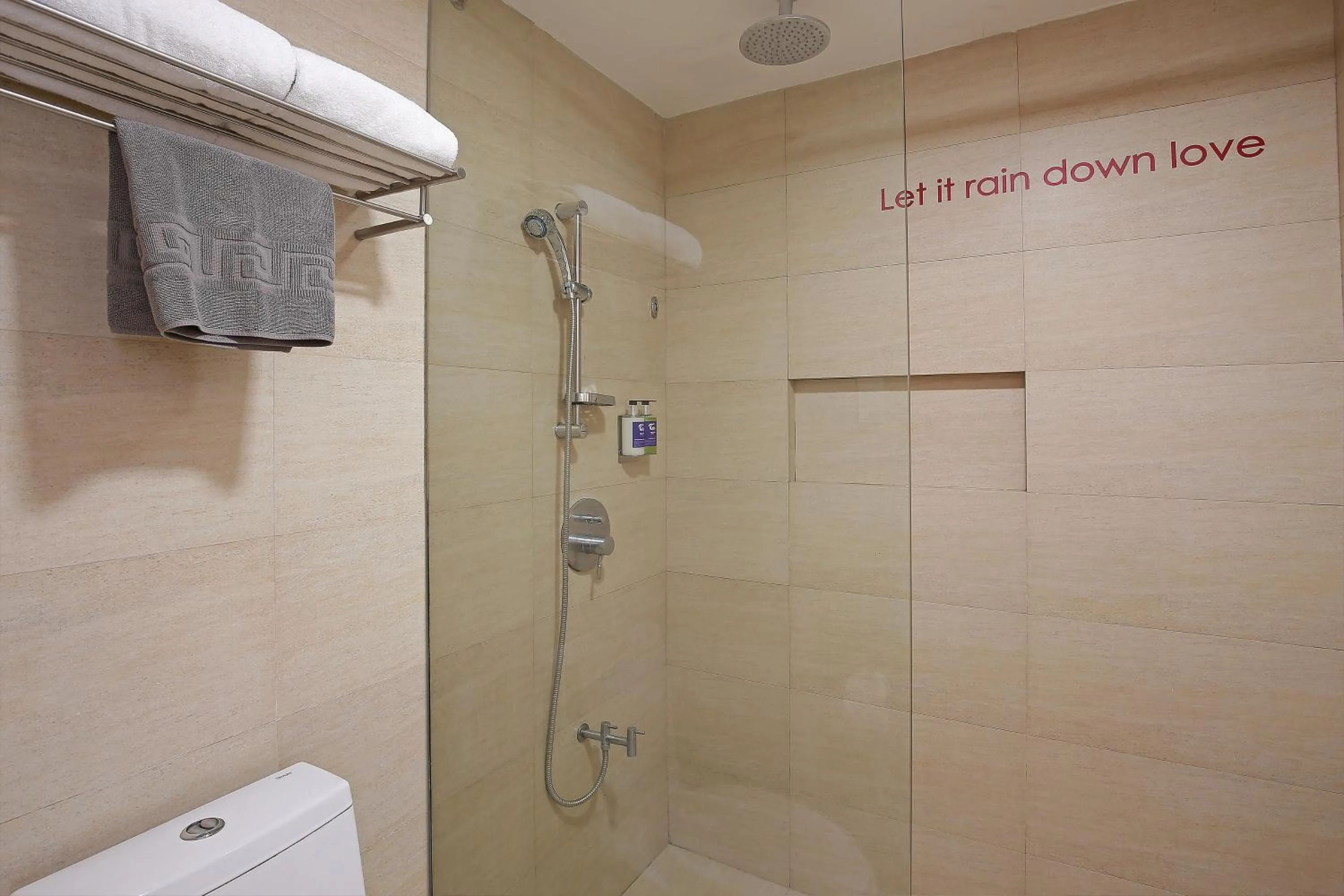 Shower in The Tides Hotel Boracay