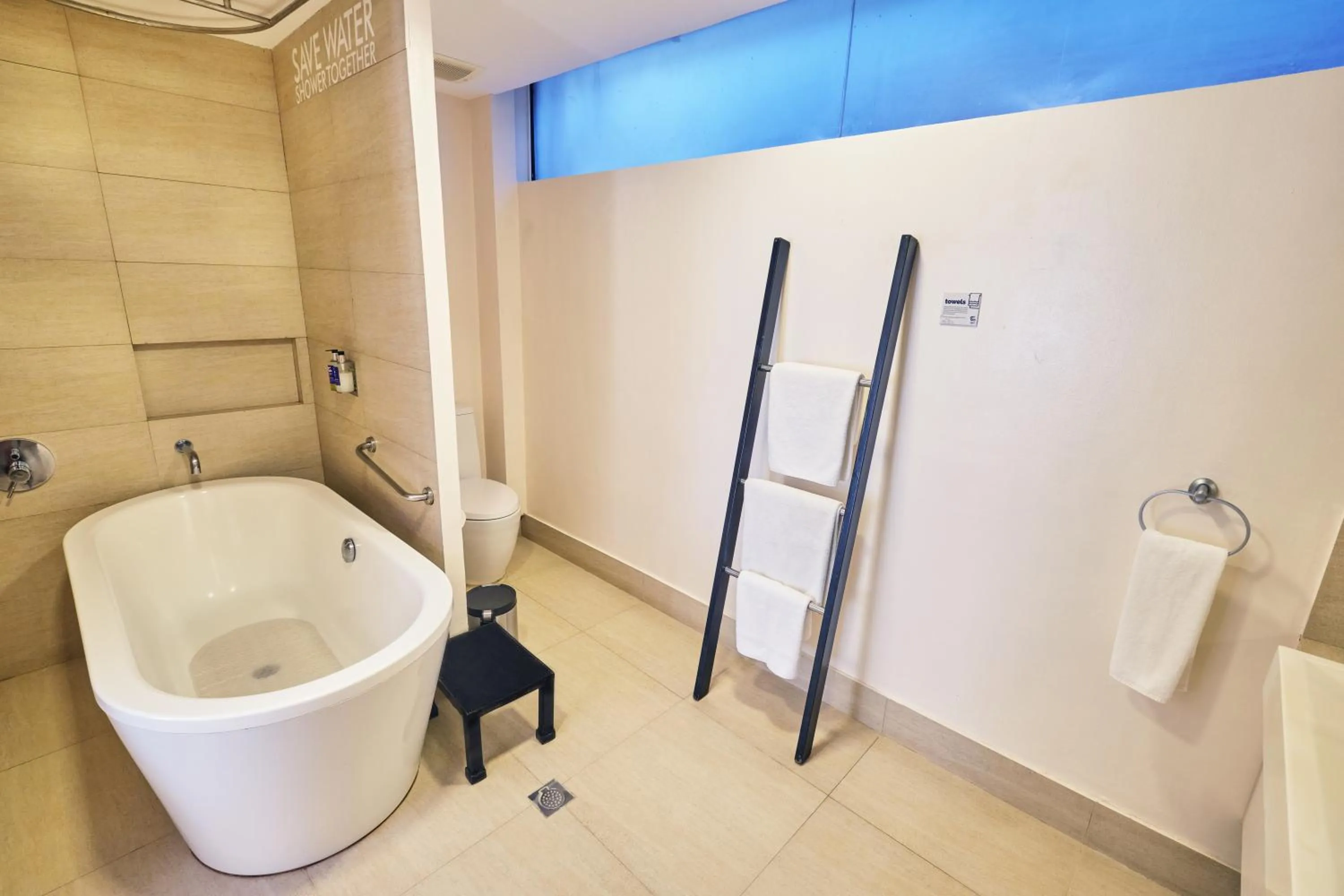 Bath in The Tides Hotel Boracay