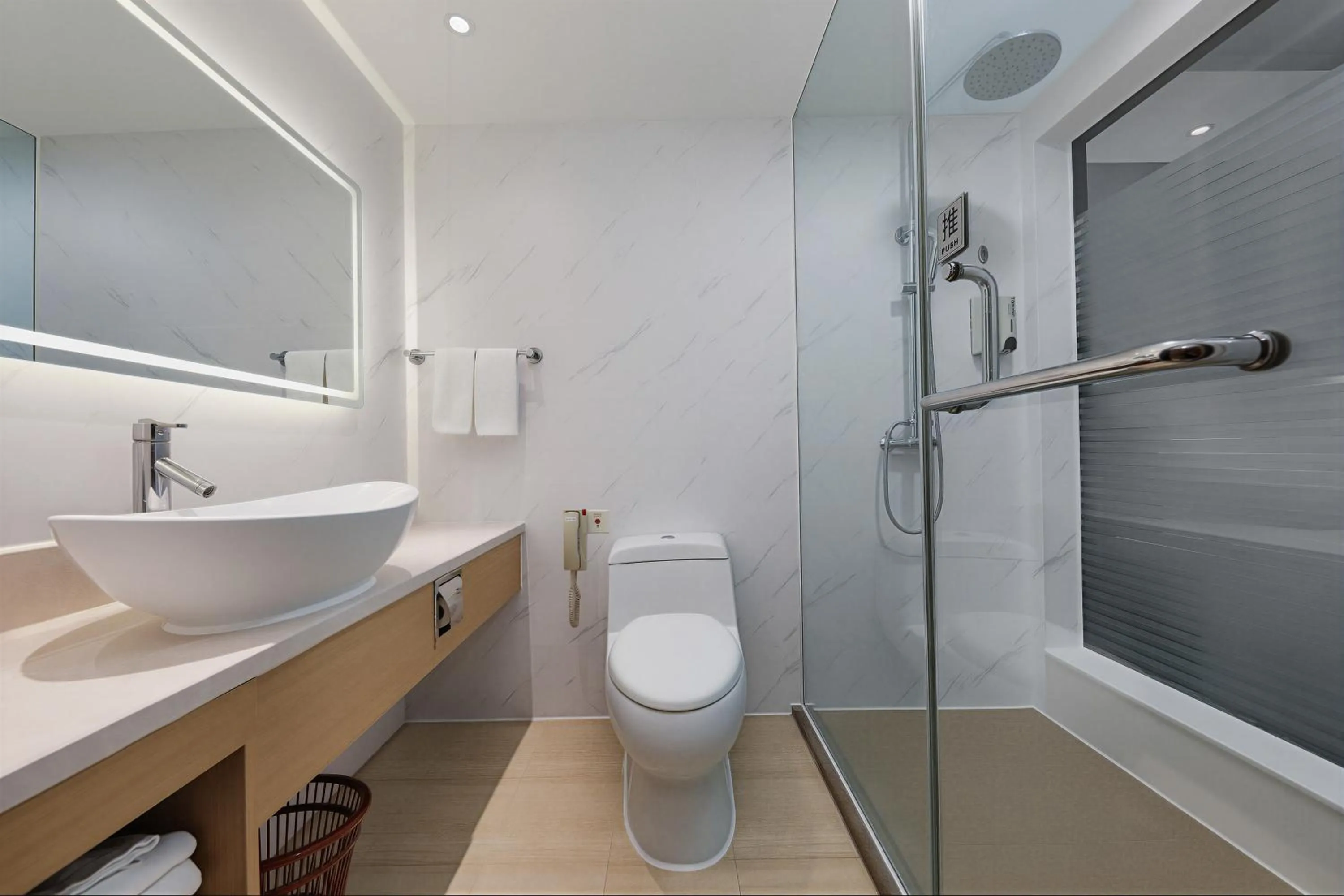 Shower in Zhengzhou Yuehai Hotel