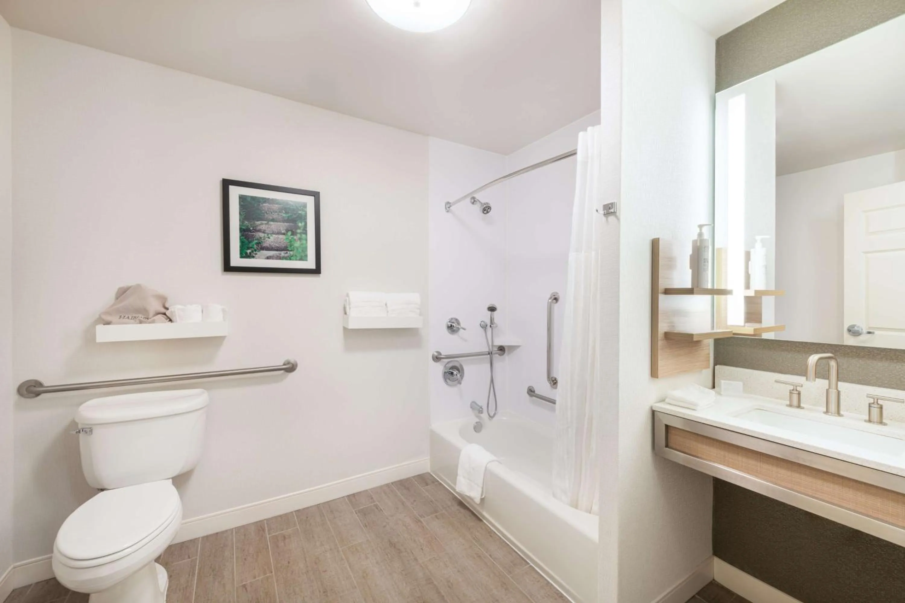 Bathroom in Hilton Garden Inn Saint Charles