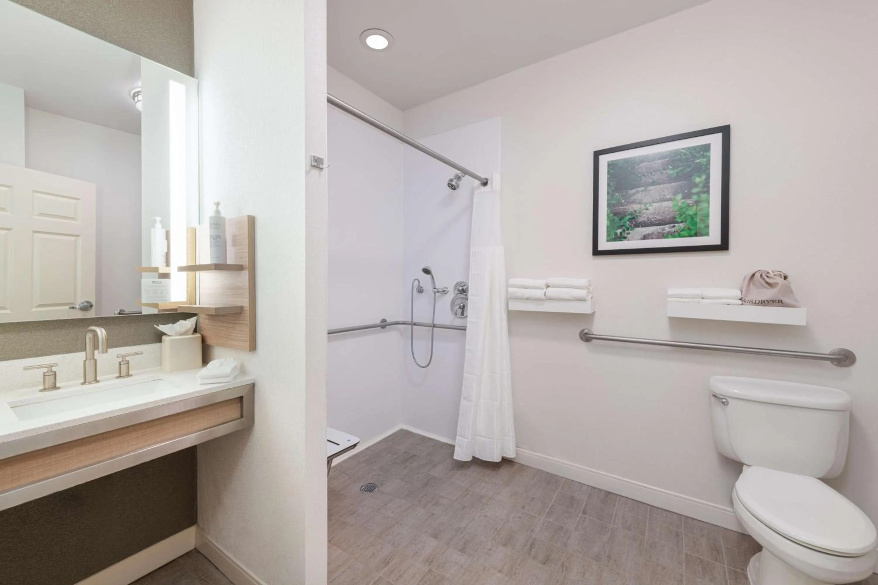 Bathroom in Hilton Garden Inn Saint Charles