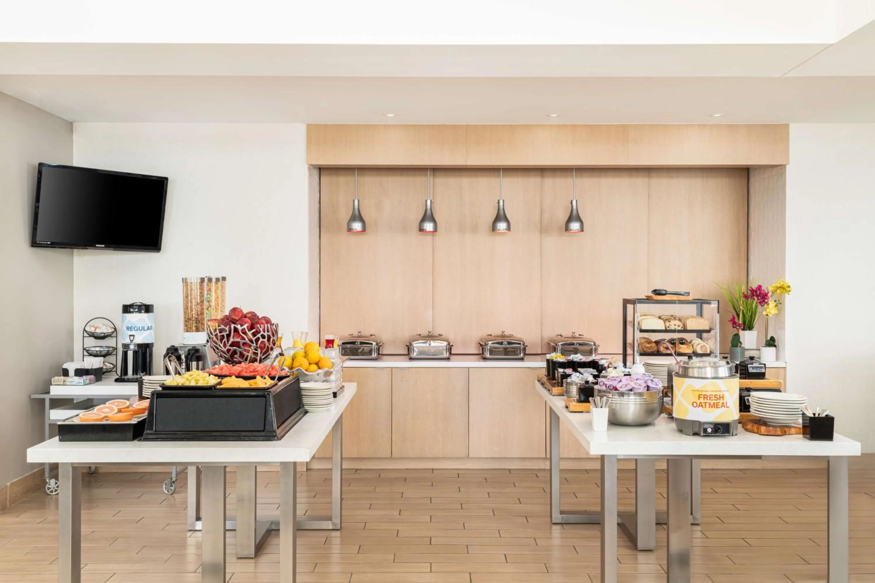 Breakfast in Hilton Garden Inn Saint Charles