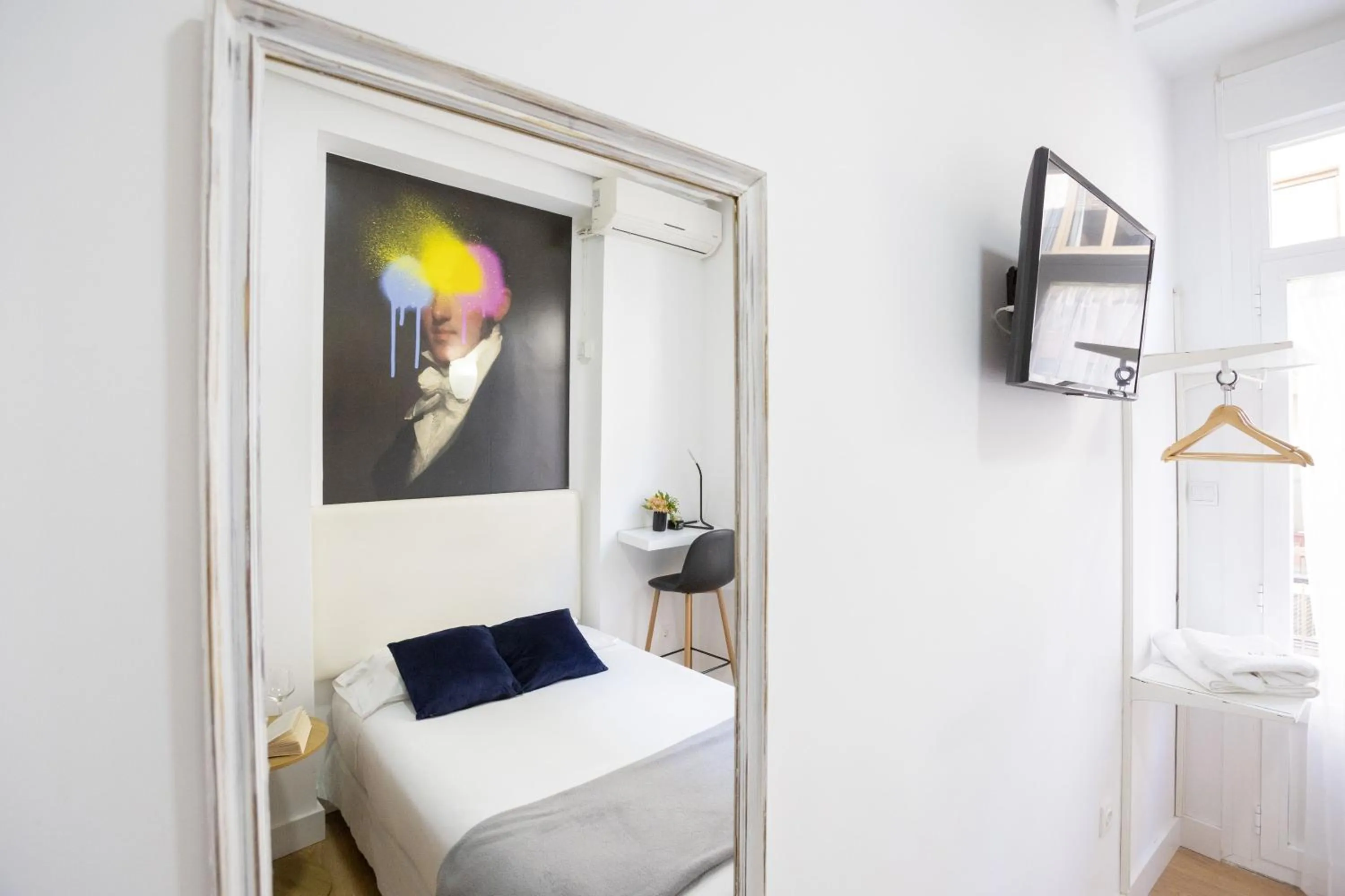 Photo of the whole room, Bed in Hispano Gran Vía