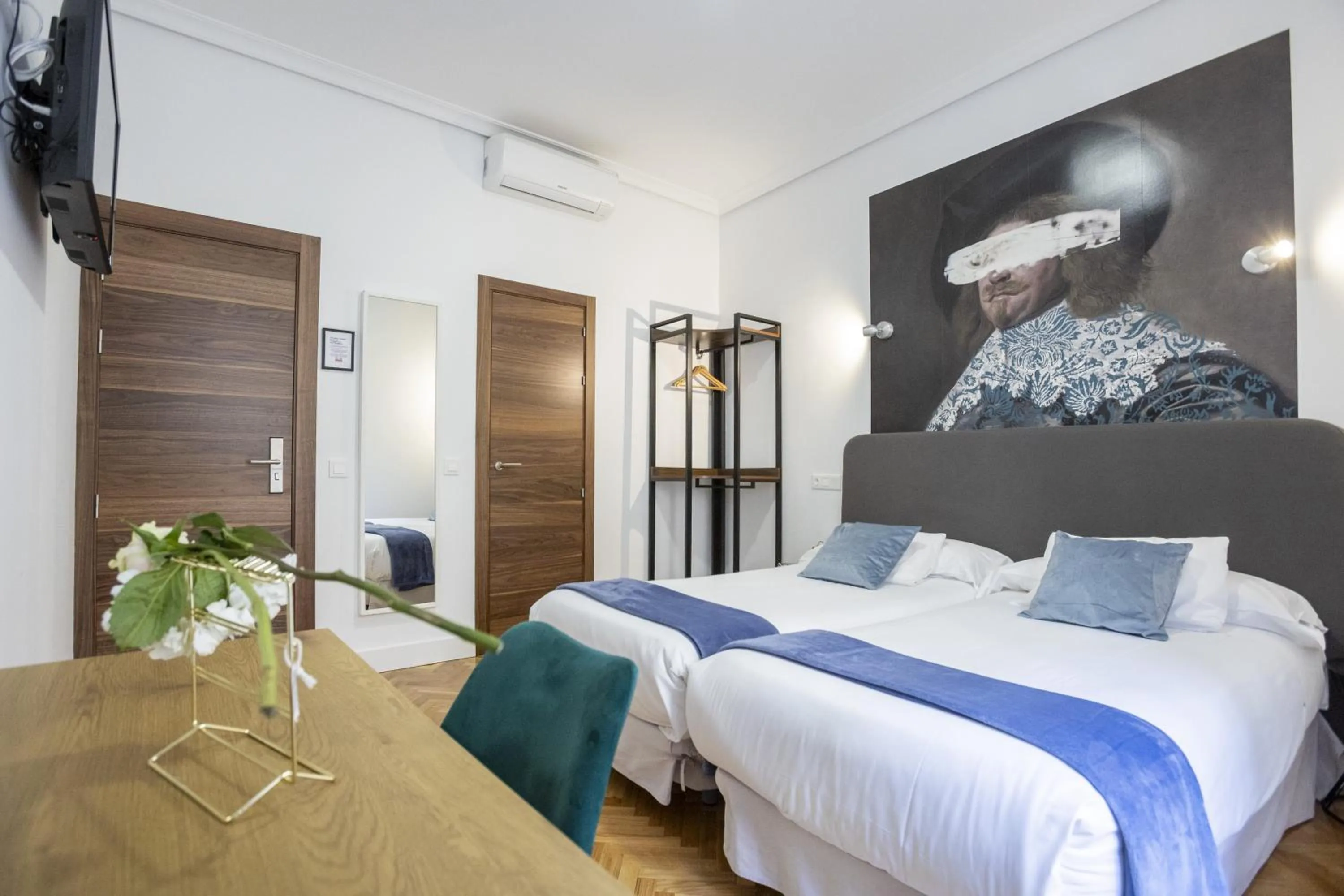 Photo of the whole room, Bed in Hispano Gran Vía