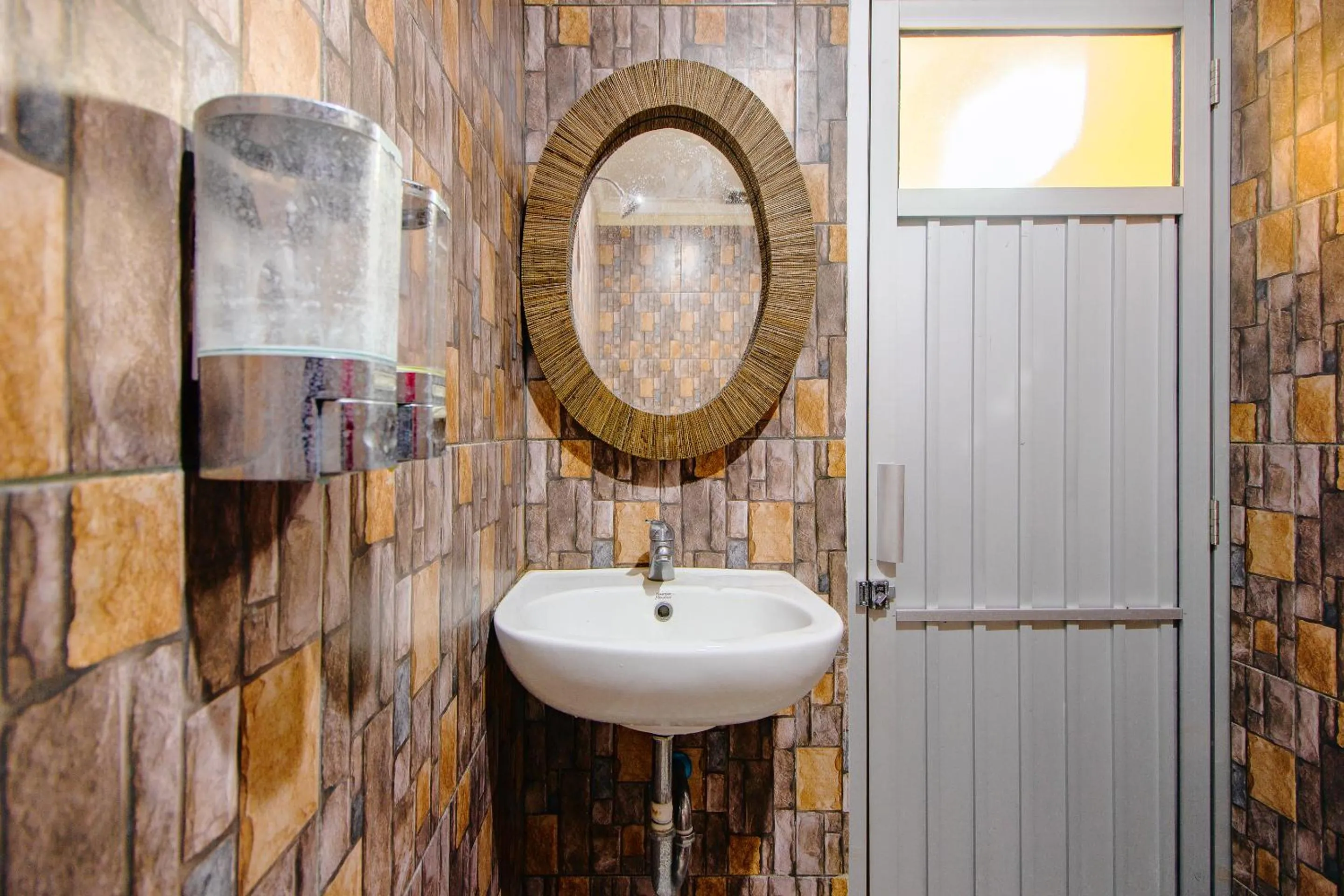 Bathroom in Hotel O Opak Village Bed & Breakfast