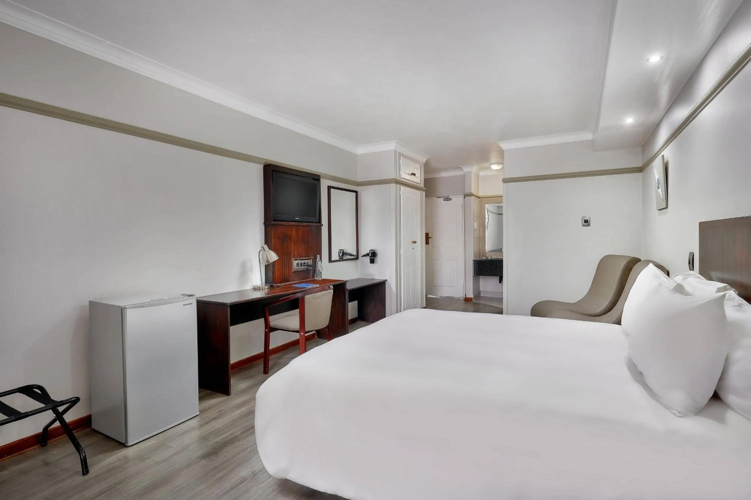 Photo of the whole room, Bed in Protea Hotel by Marriott Klerksdorp