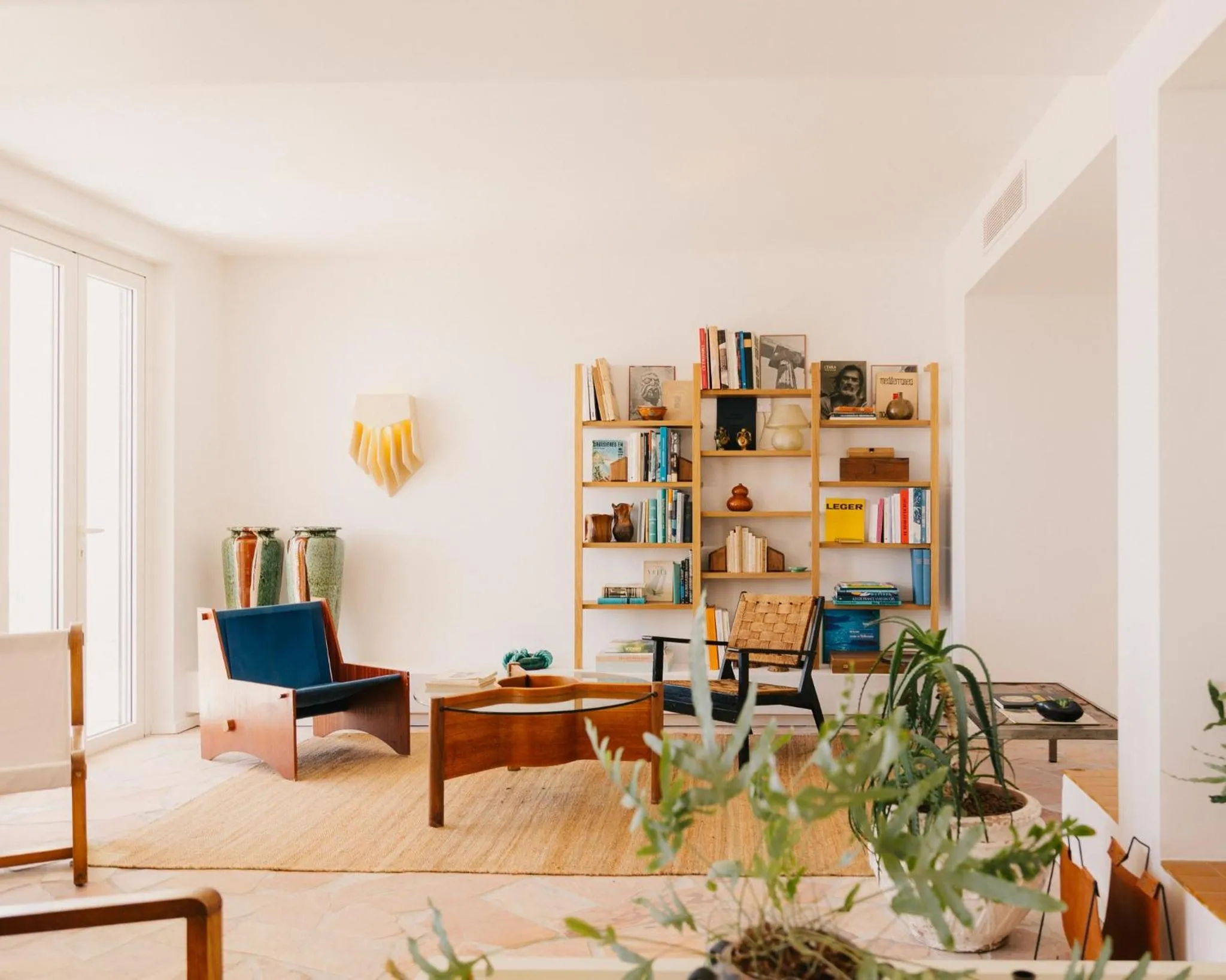 Lounge or bar in Les Roches Rouges, a Beaumier hotel